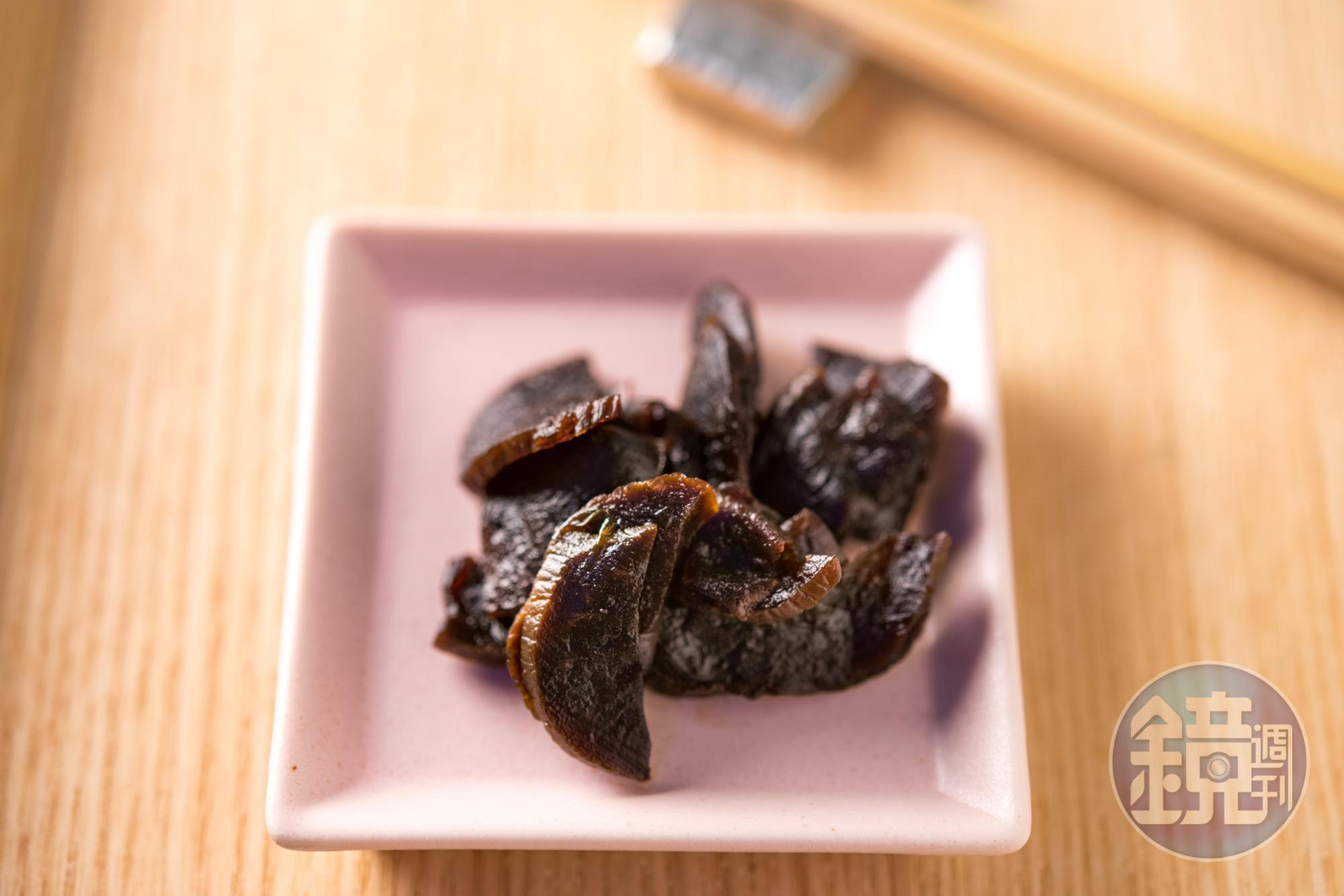 店內提供的下酒菜「黑大根」。(80元/份)