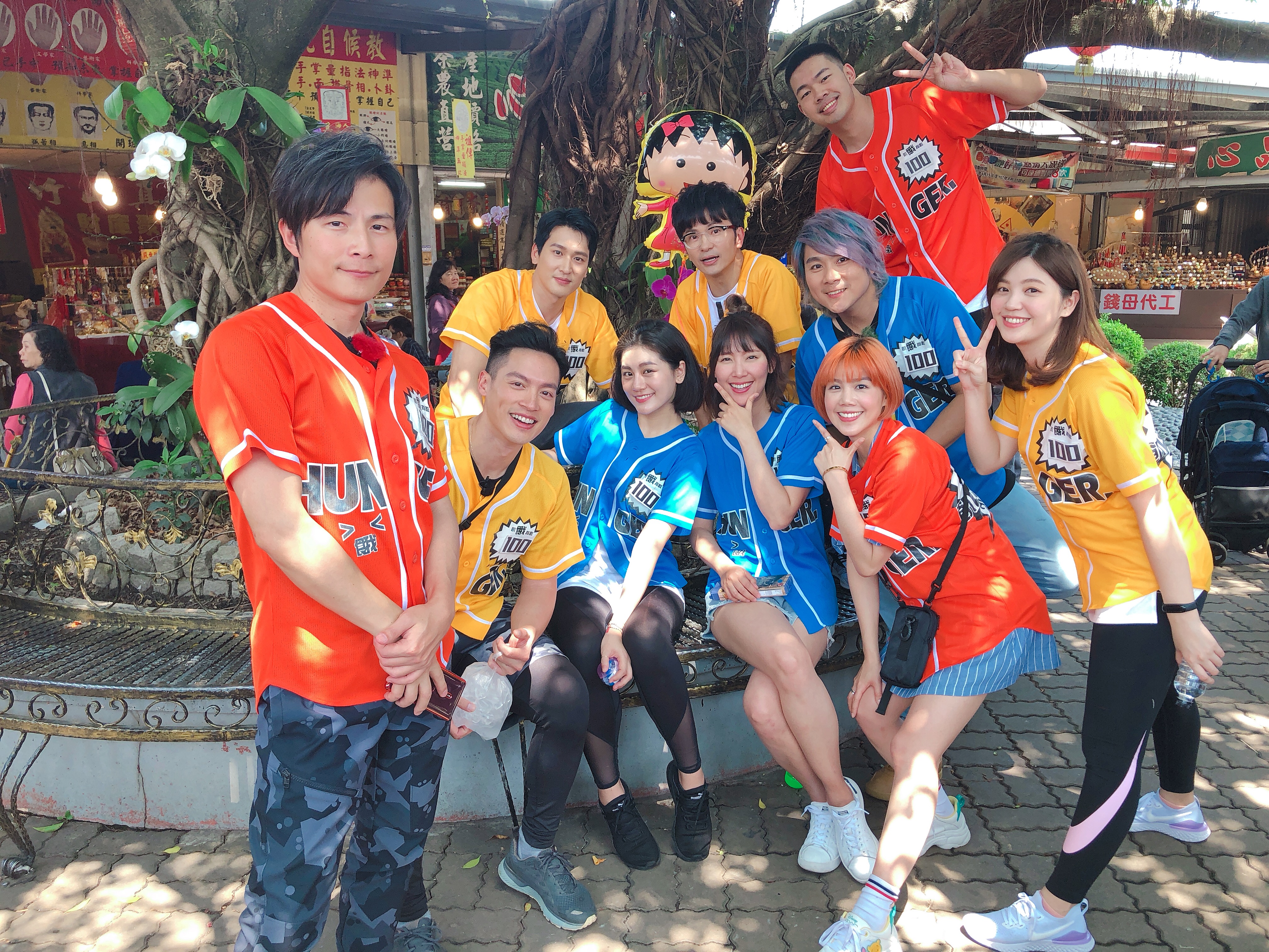 中視《飢餓遊戲》本週日粉紅泡泡破表，(左起)邵翔、小蠻、唐從聖、李懿、楊晨熙、陳大天、簡懿佳等，一群人到南投集體挨餓。（中視提供）