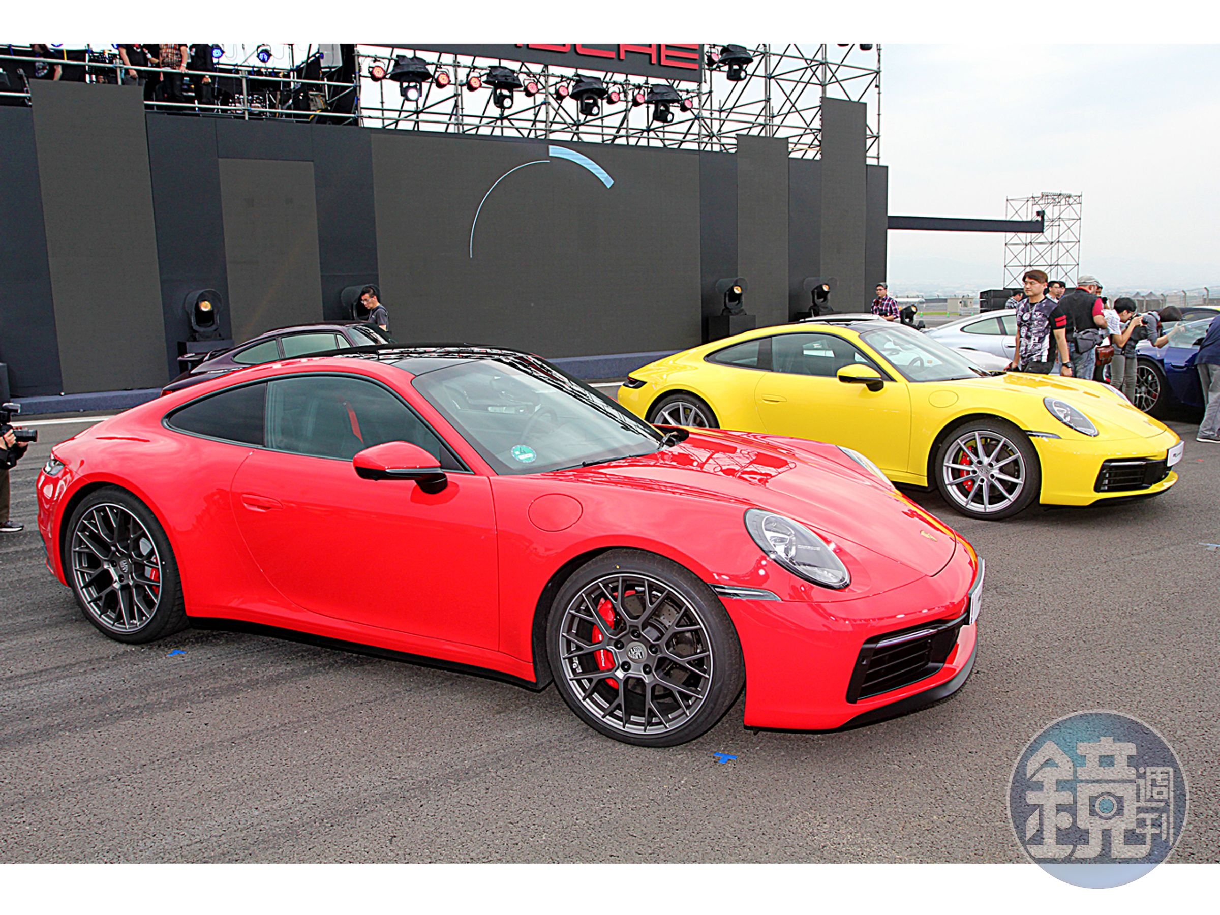 台灣保時捷針對全新911車系初期所導入的產品陣線，包括911 Carrera S Coupé和911Carrera 4S Coupé等兩款車型。
