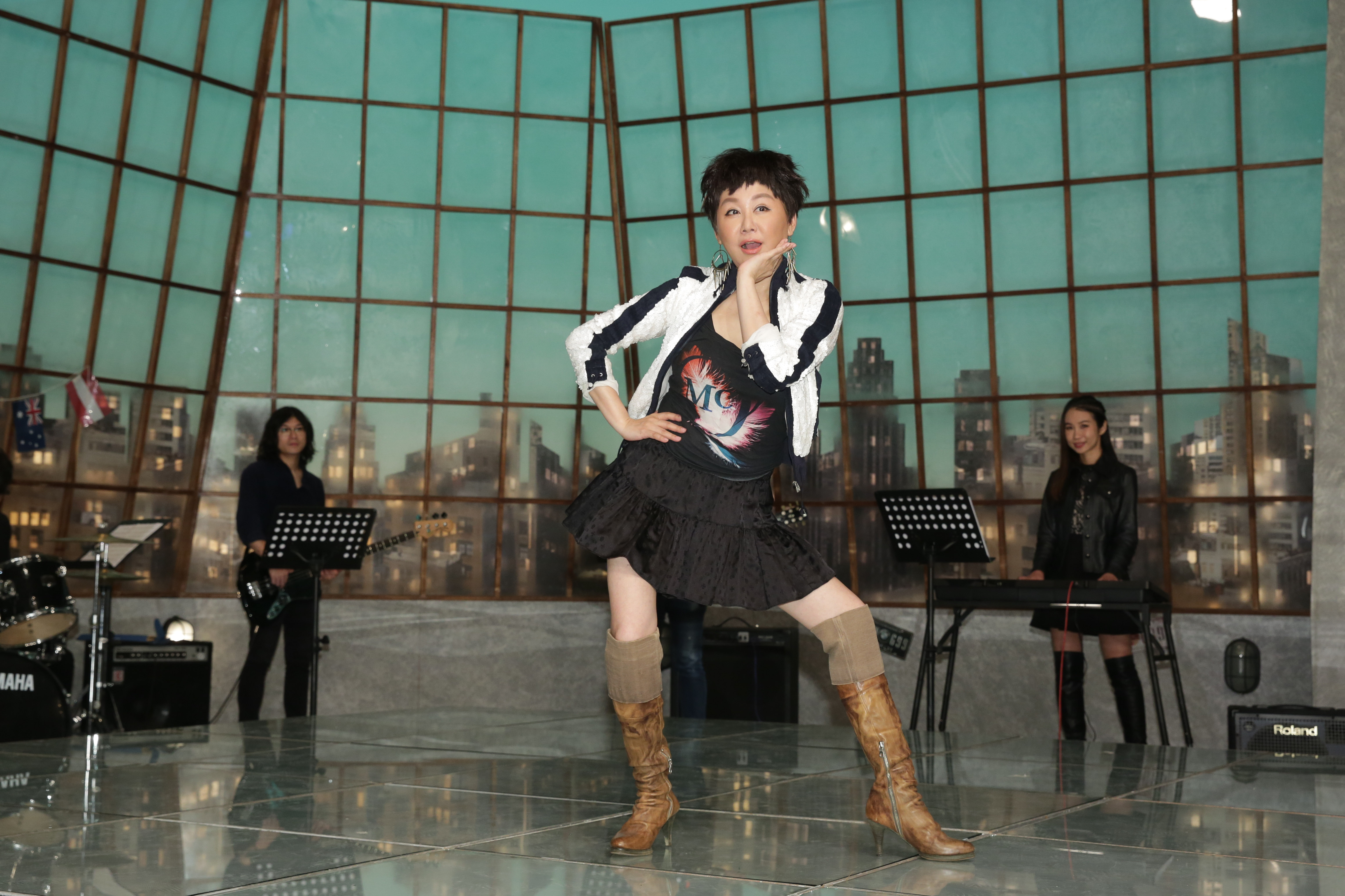 劇中飾演過氣女藝人，藍心湄開玩笑說：「拍這部戲之後，我每次去錄《女人我最大》都超敬業，就怕自己不紅。」