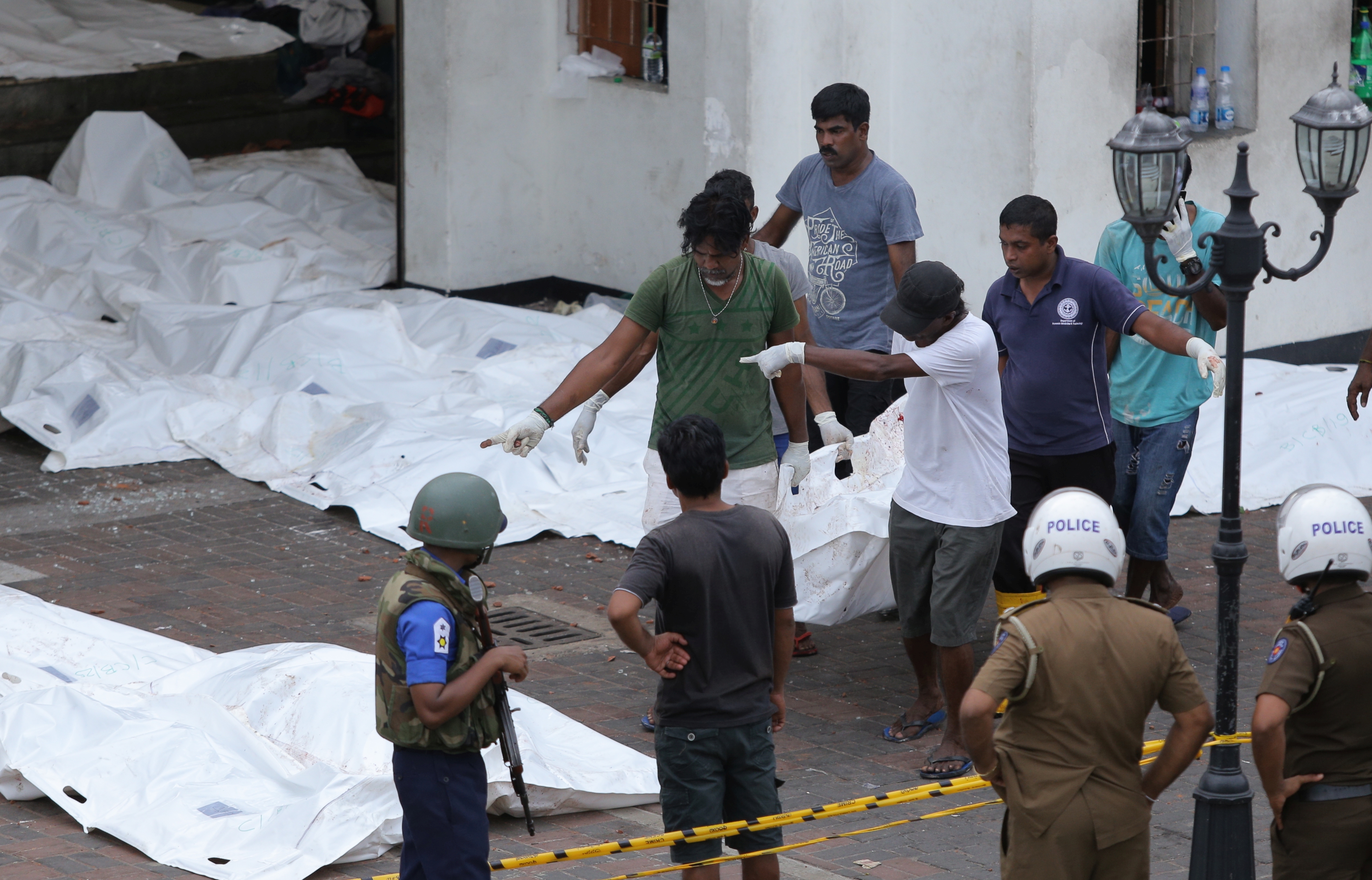 但21日的連環攻擊規模之大史無前例，讓老百姓再度陷入惡夢。