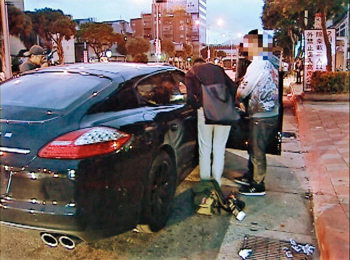 2013年2月，死者陳文軒駕駛保時捷在北市重慶北路交流道前遭槍擊，專案小組事後查出是陳祐豎在幕後策劃。（東森新聞提供）