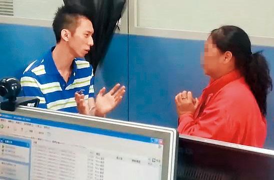警方鎖定涉案較輕的陳世偉(左)積極遊說,加上陳文軒母親(右)、妻子淚求,成功突破心防成為破案關鍵。(翻攝畫面)
