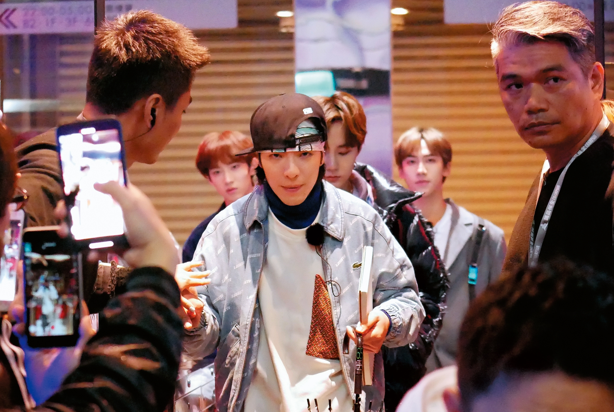 4月15日22：08，樂華七子來台拍攝《少年可期》，一連錄了3天2夜，連精力旺盛的老蕭（前）都忍不住喊累。