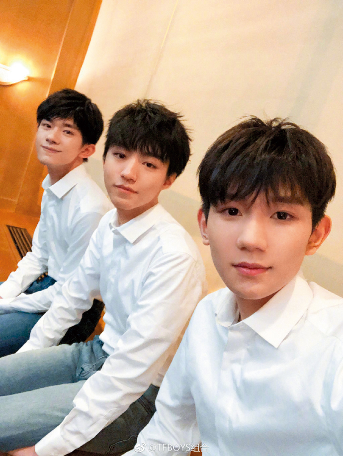由易烊千璽（左起）、王俊凱、王源組成的TFBOYS，以網絡傳播的方式竄紅。（翻攝自TFBOYS微博）