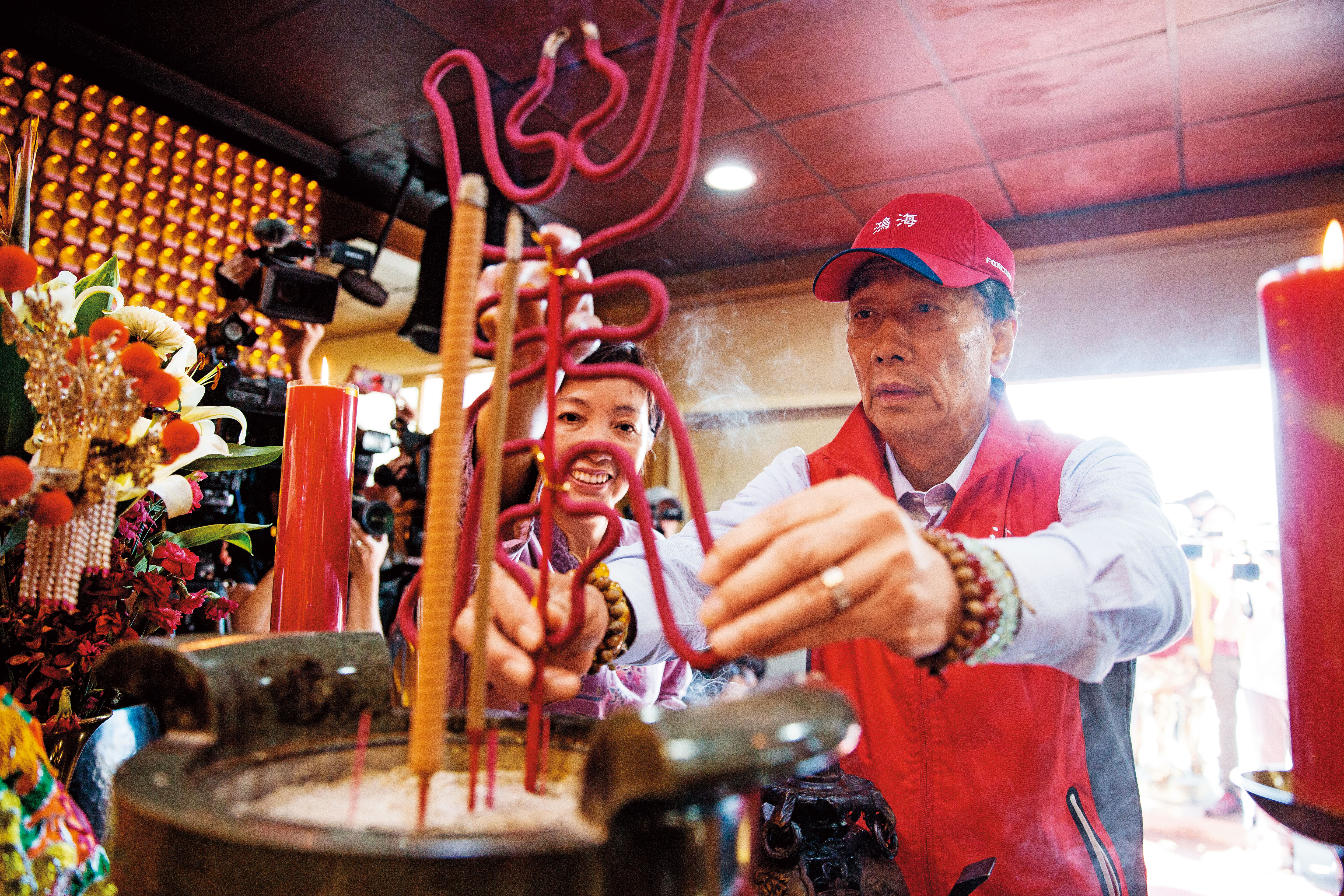 郭董的愛國心令人敬佩，他扛著媽祖託夢的起身砲熱鬧無比，但是媽祖不會幫他管理鴻海集團。