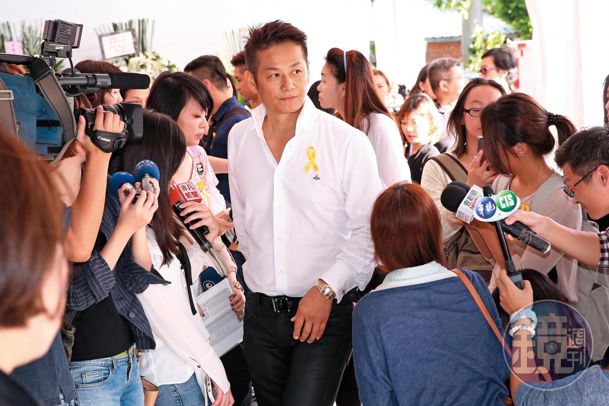 對於楊女的控訴,徐乃麟表示都是幾年前的往事,不願表示任何意見。