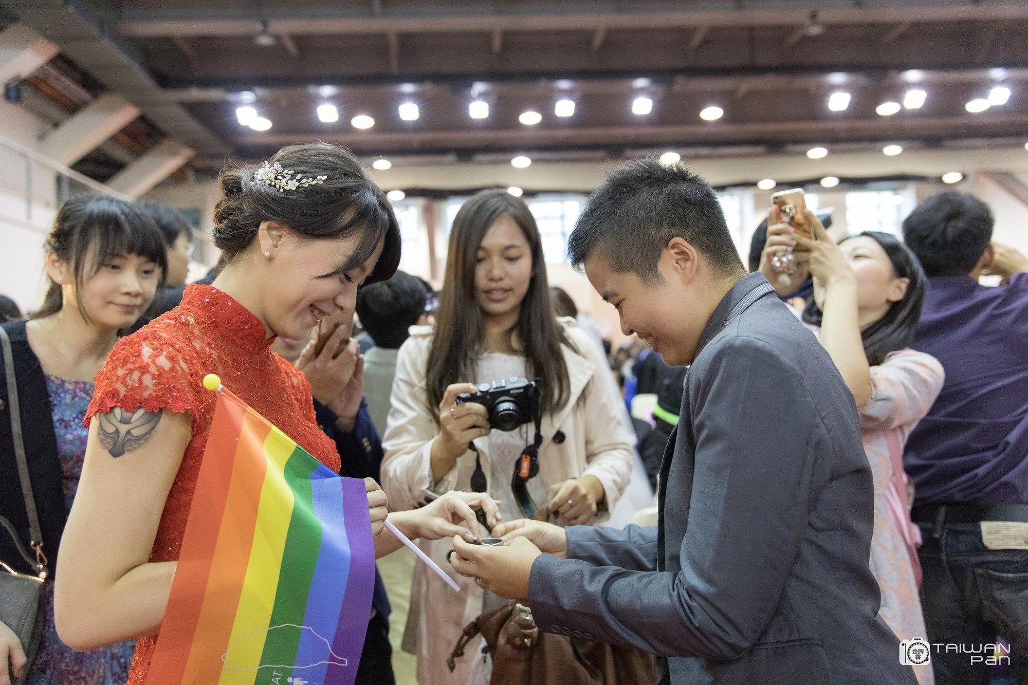 台北市政府宣布,即日起開始受理電話及現場預約5月24日同性婚姻登記。(翻攝自柯文哲臉書)