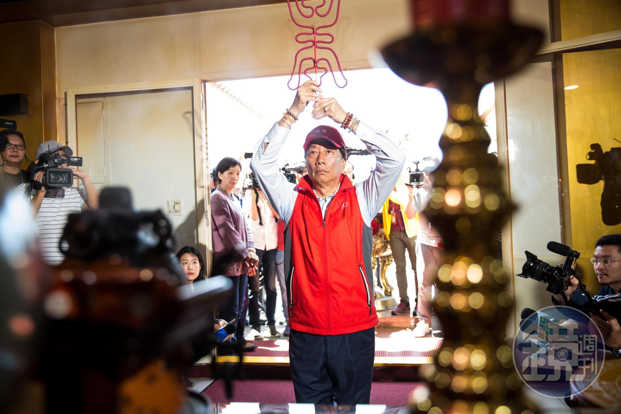 英國《金融時報》稱鴻海董事長郭台銘是台灣破壞王，他的參政之舉擾亂台灣政局。