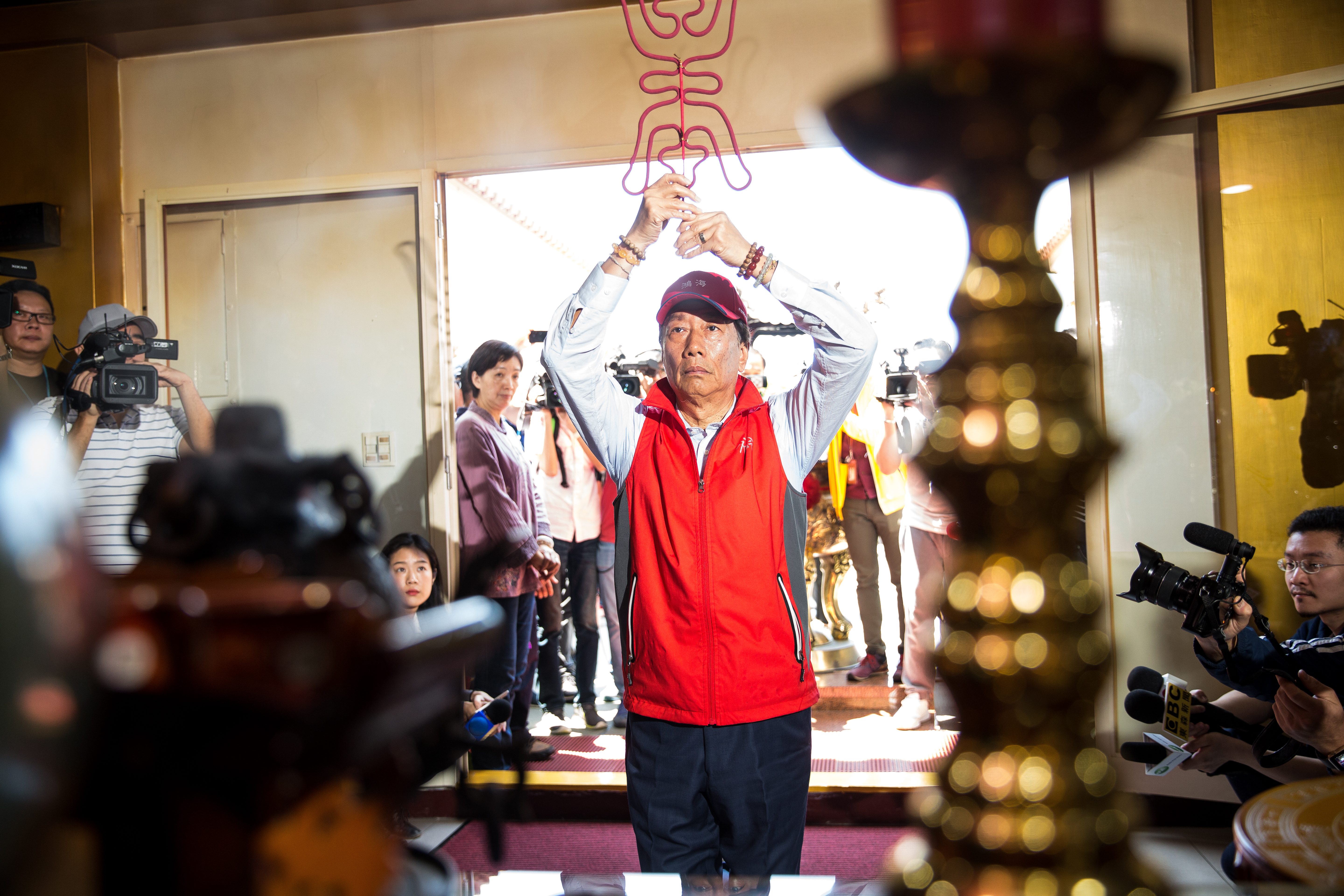 英國《金融時報》稱鴻海董事長郭台銘是台灣破壞王，他的參政之舉擾亂台灣政局。