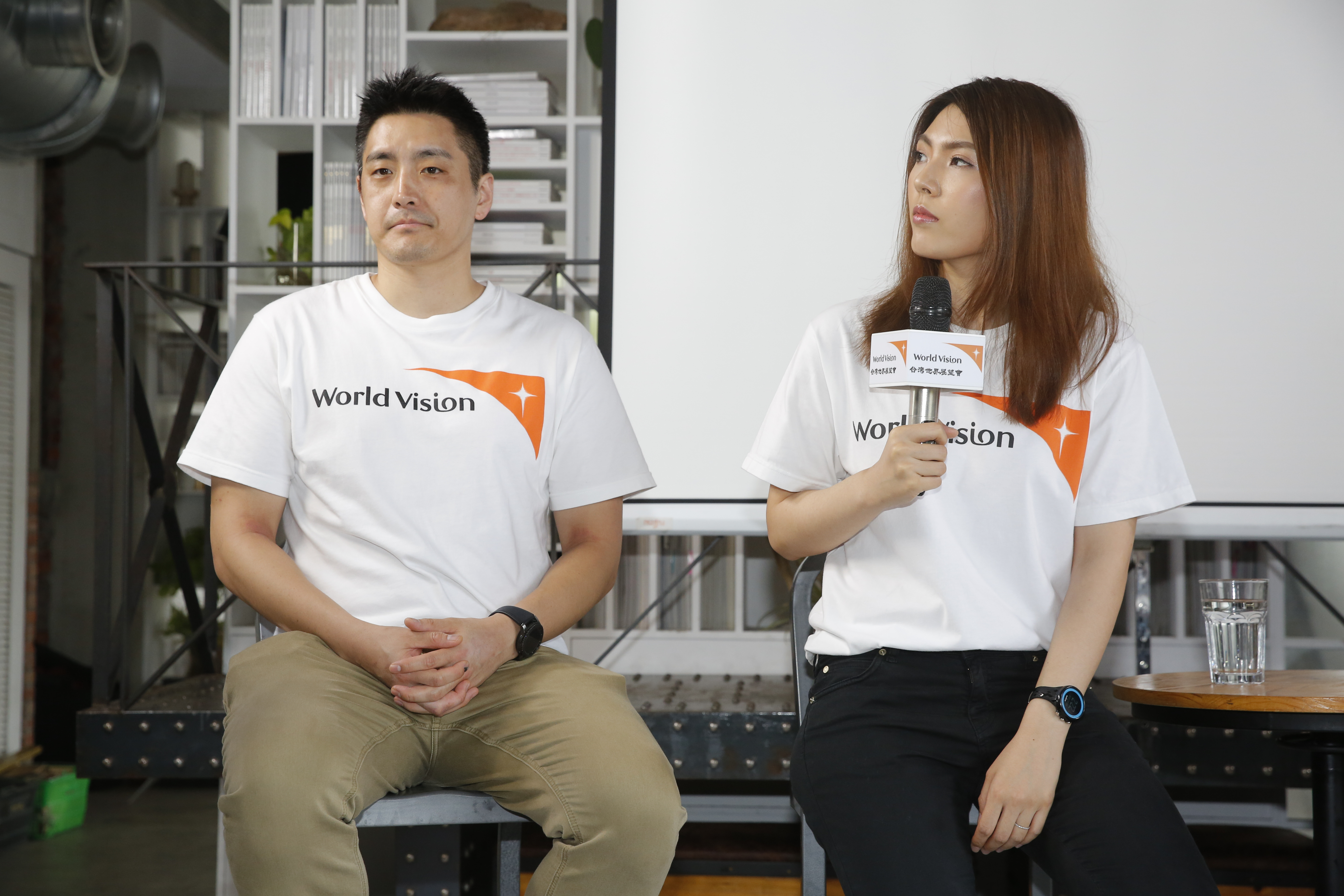 理科太太（右）昨發文談到夫妻倆在國外遇到歧視的經驗。