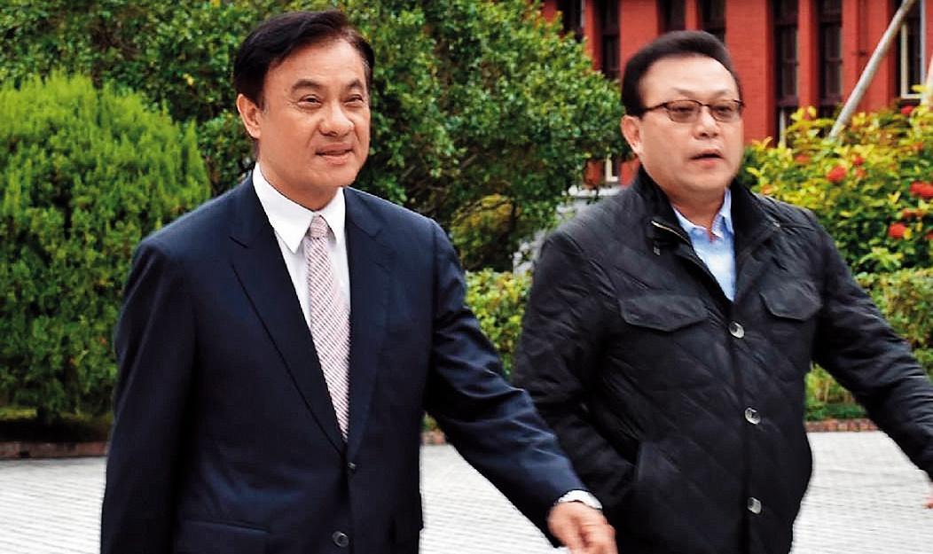 蘇震清是立法院長蘇嘉全姪子，也是屏東縣三連霸立委，地方政治實力雄厚。（翻攝自蘇震清臉書）