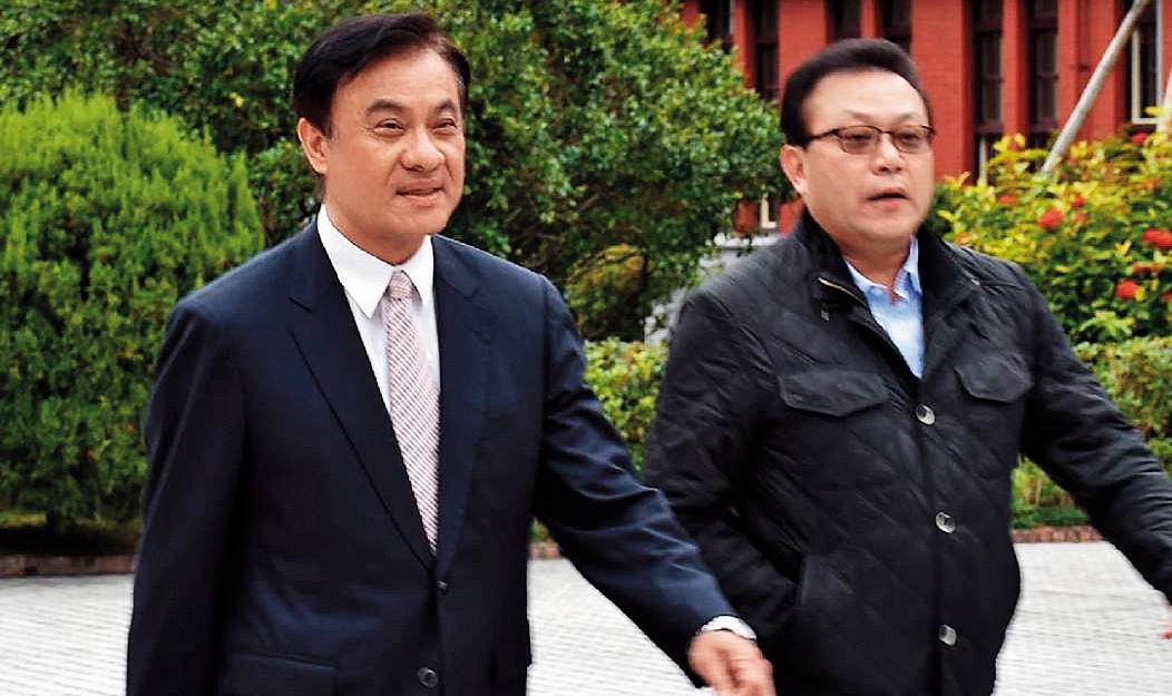 蘇震清是立法院長蘇嘉全姪子，也是屏東縣三連霸立委，地方政治實力雄厚。（翻攝自蘇震清臉書）