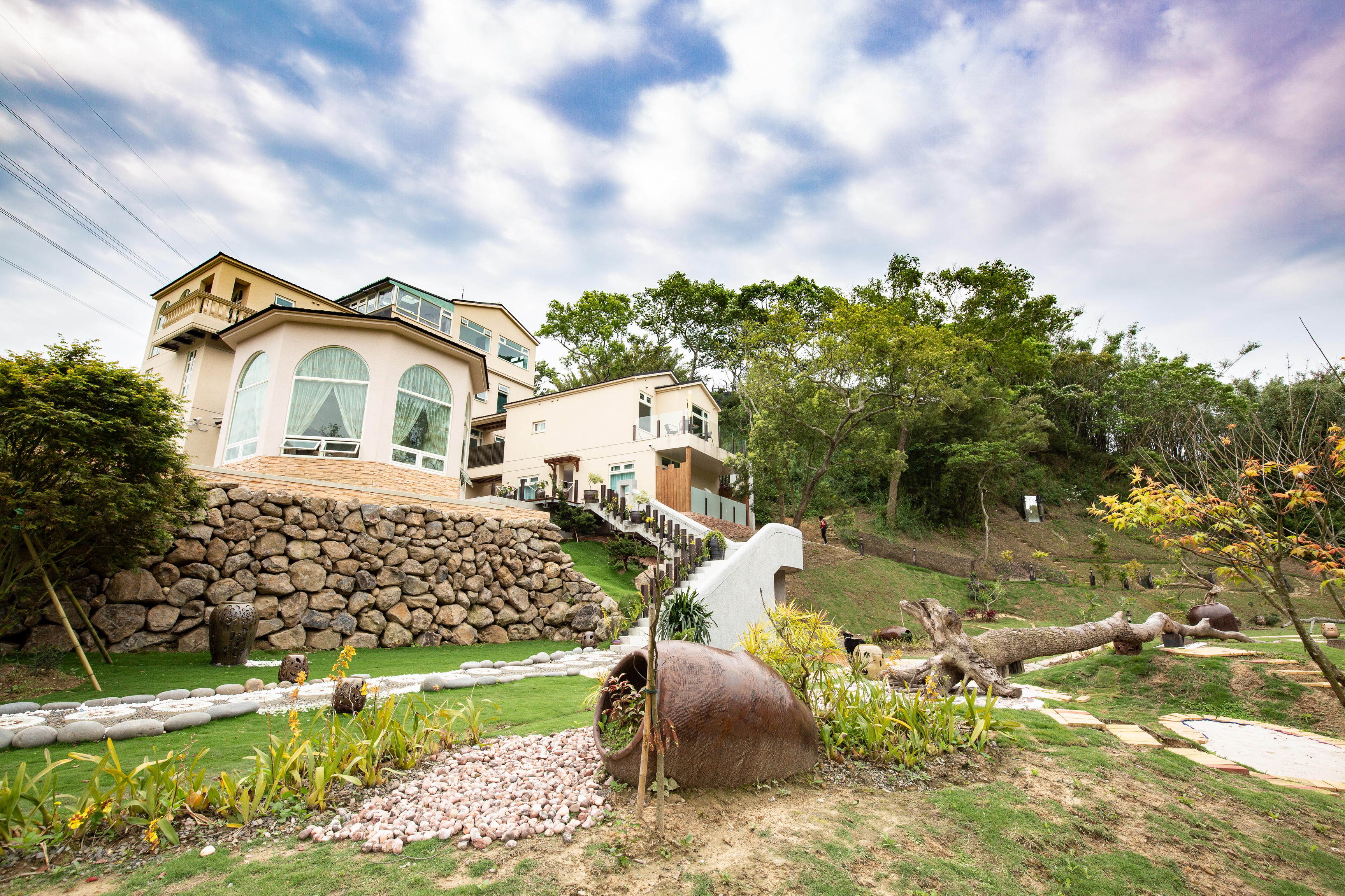 「慕雲想莊園饗旅」有著山中莊園的特色。