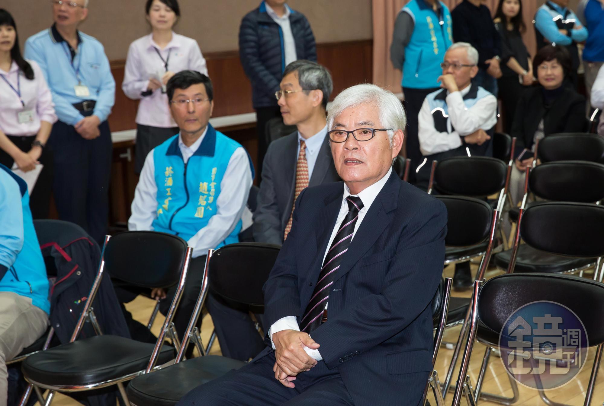 立法院內政、司法及法制委員會今審查前雲林縣長李進勇任中選會主委一案，國民黨團於會議室內舉牌抗議，企圖杯葛會議進行，召委張宏陸停止詢答後進入表決，完成初審。