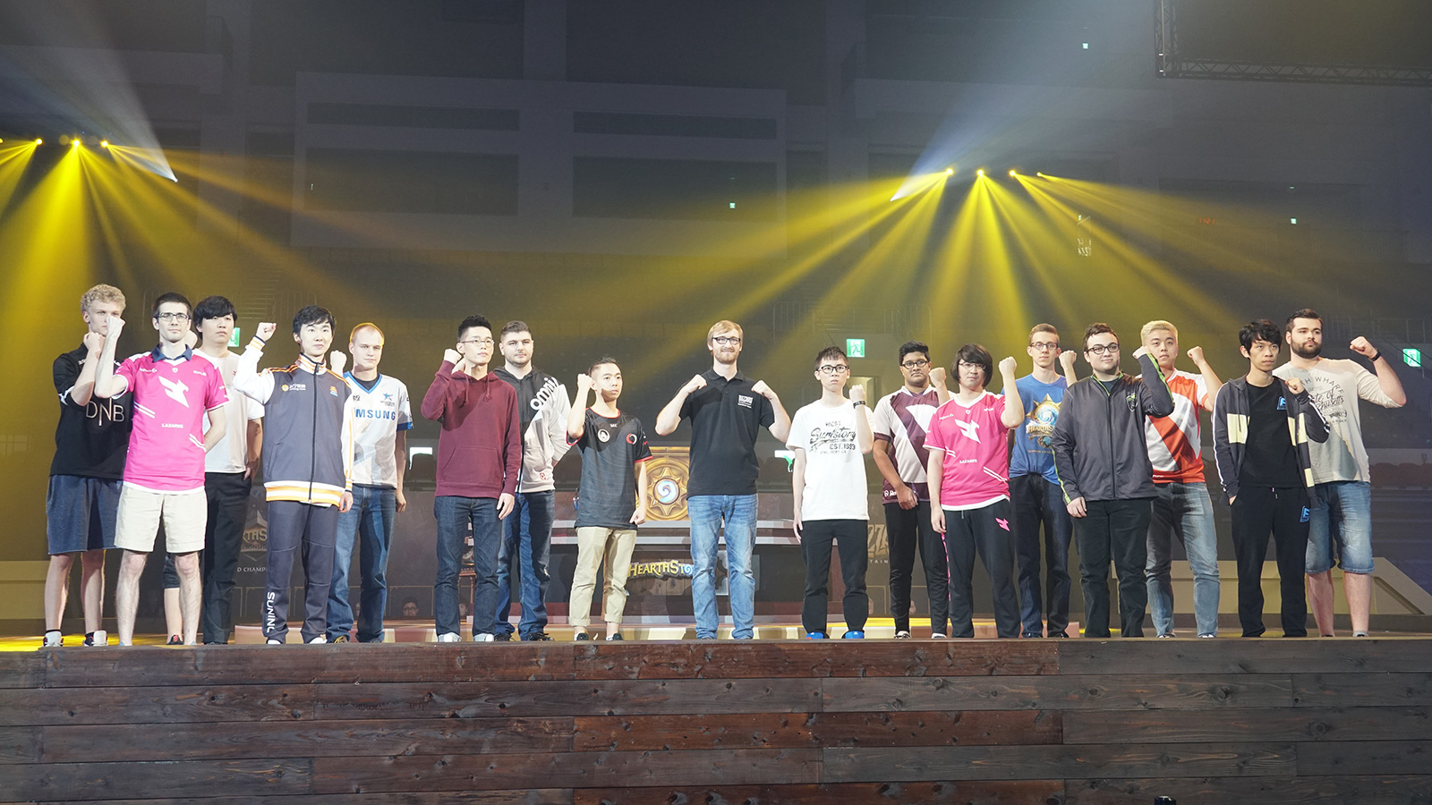 從明日起連續四天，16位來自全球的頂尖《爐石》選手將在台北和平籃球館爭奪高額獎金及世界冠軍榮銜。