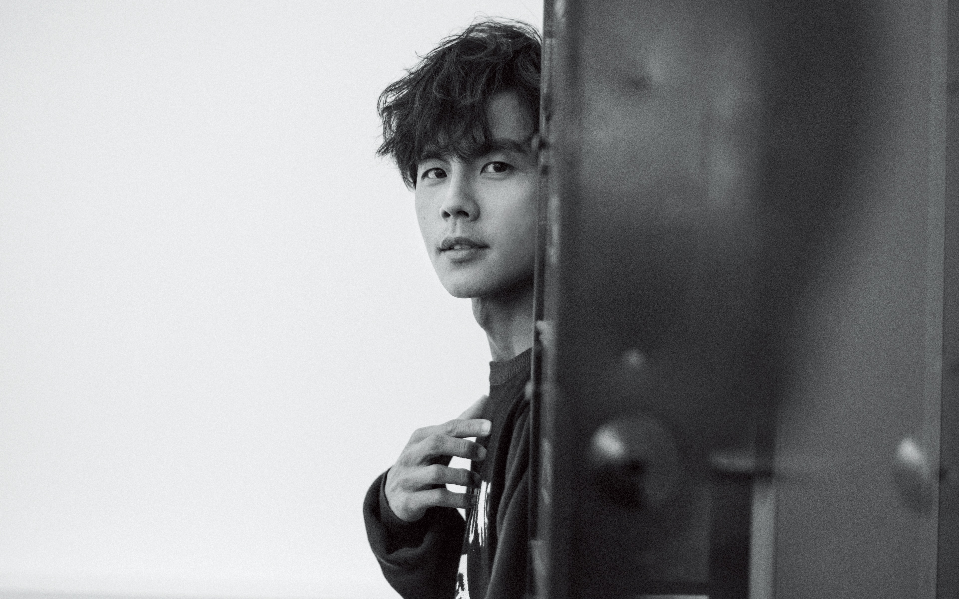 阿翔還經營衣服及水餃等副業, 會說「水餃皮的薄度零點三公分吃起來口感最好」, 準確度很驚人。