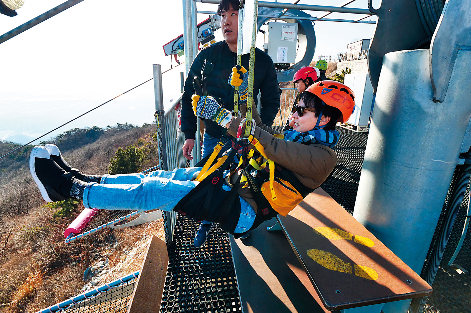 在韓國金熬山頂上有一座韓國最長高空滑索。