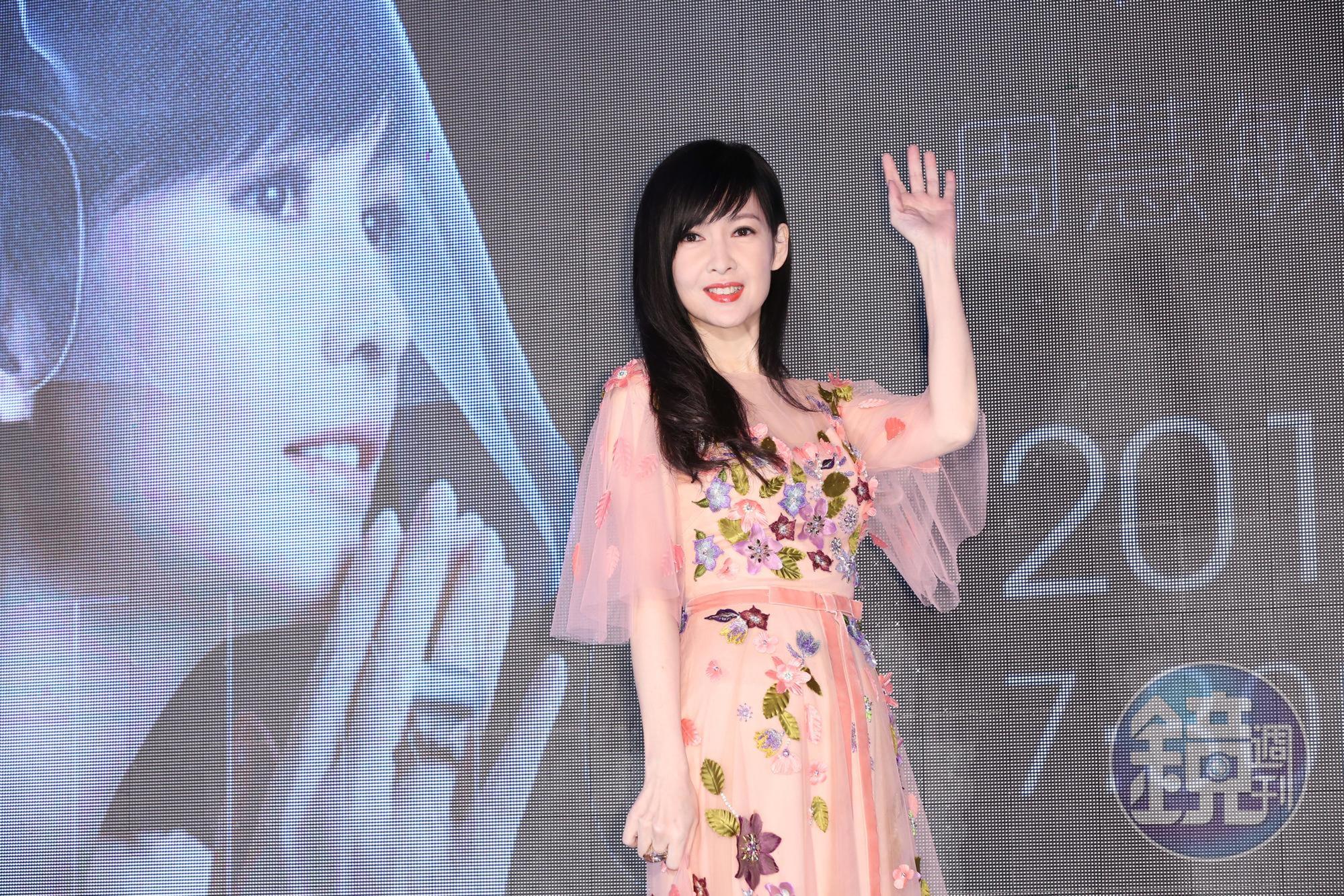 周慧敏為小巨蛋演唱會舉辦記者會，51歲的玉女掌門人依舊仙氣逼人。