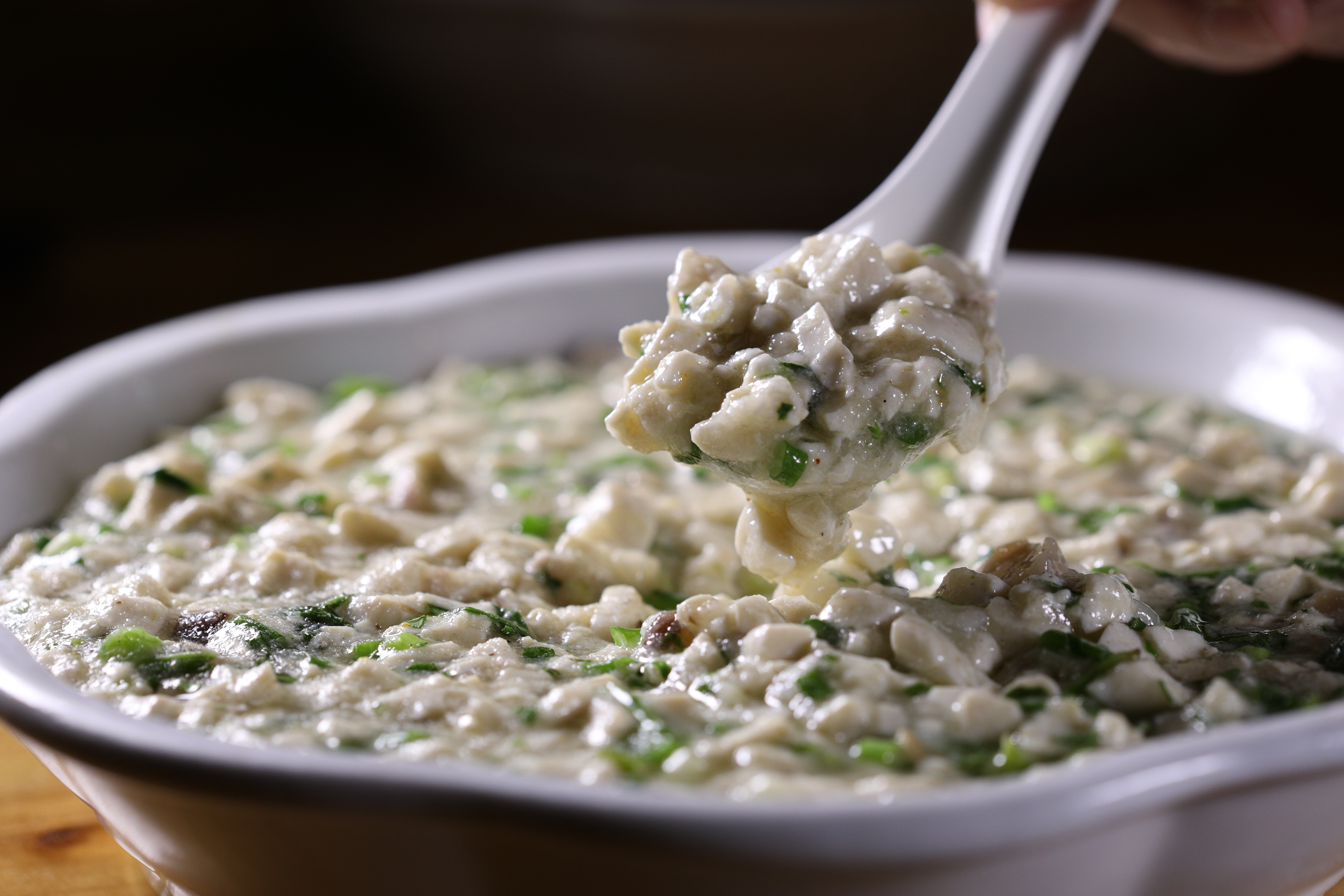 到婺源必吃的「糊豆腐」，用米粉勾芡，口味清爽，很有飽足感。（人民幣18元／份，約NT$83）