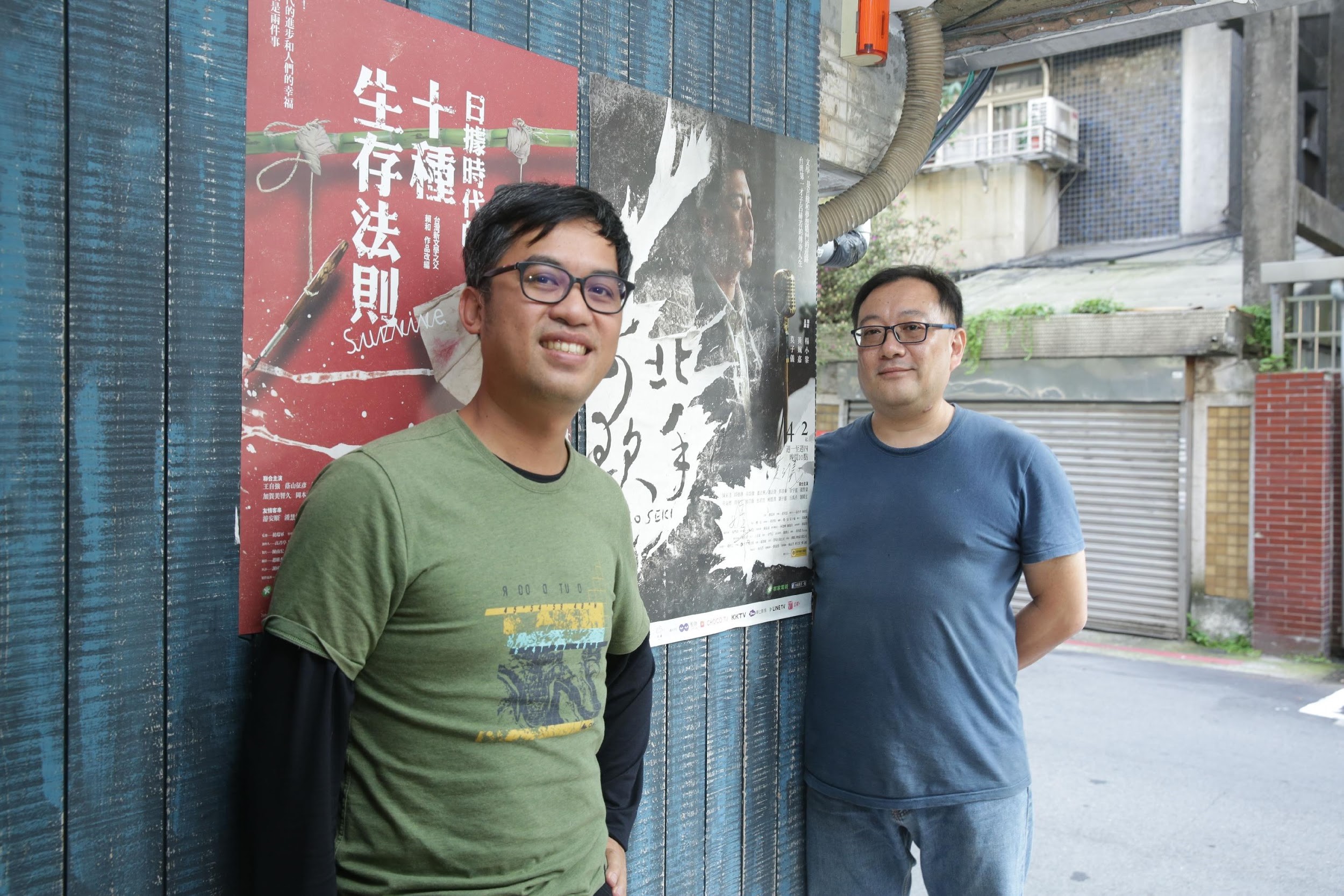 陳南宏(左)、高君亭一連合作《台北歌手》及《日據時代的十種生存法則》,為節省製作成本,都是校長兼撞鐘。