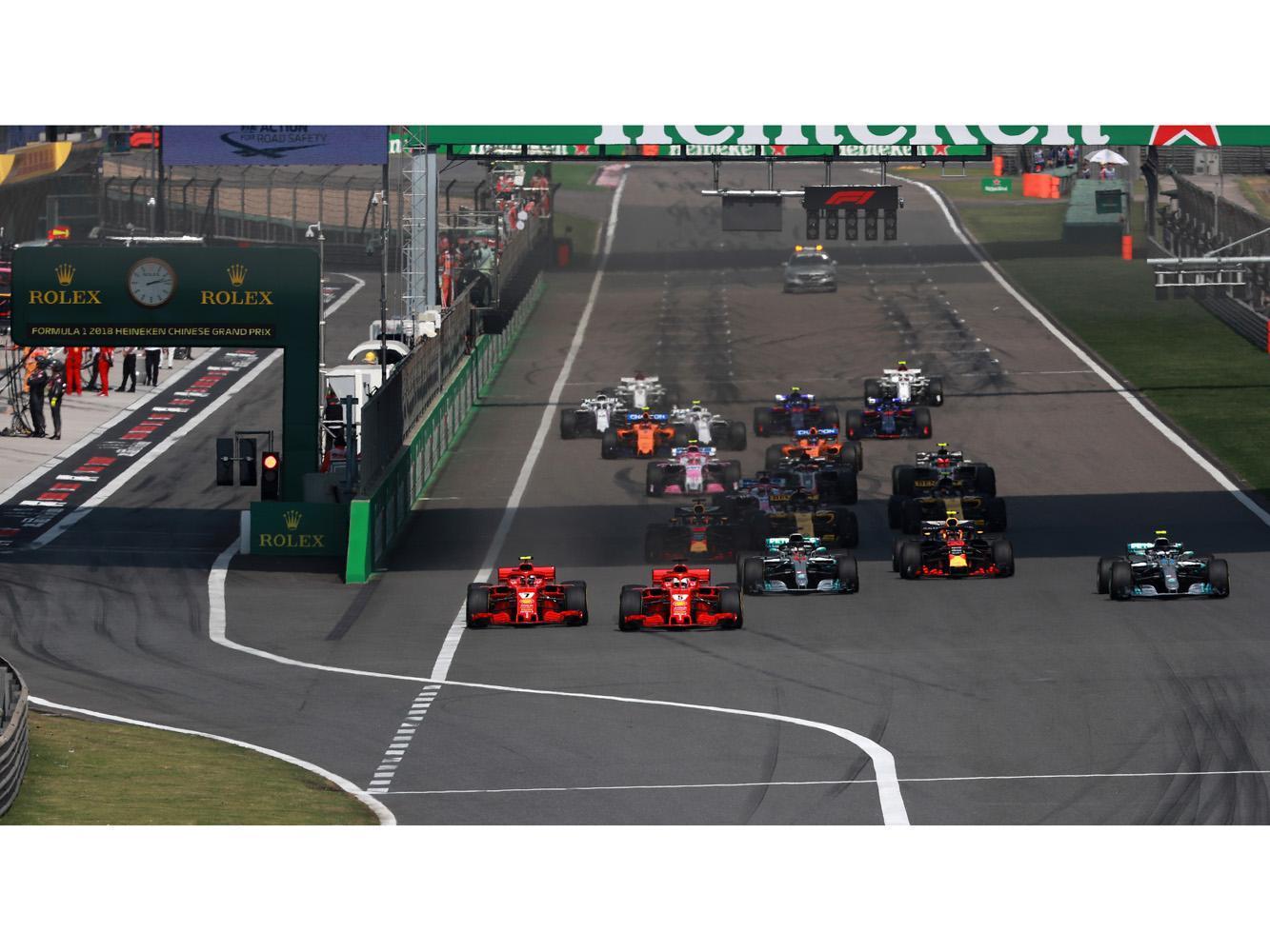 自2013年起，勞力 士就擔任F1賽事全球合作夥伴及大賽指定時計。