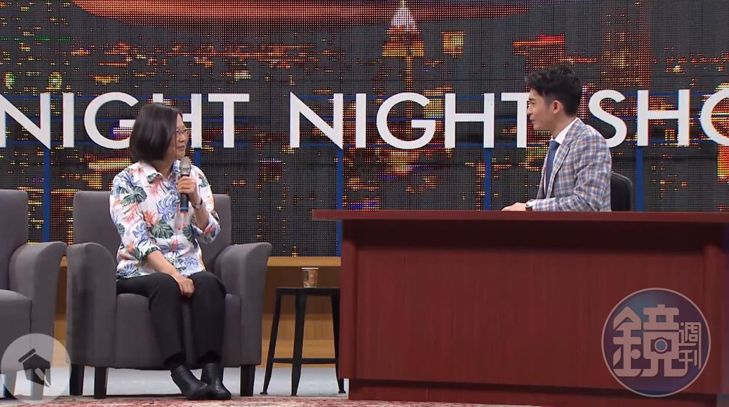 總統蔡英文受邀擔任《博恩夜夜秀》節目來賓，面對主持人的麻辣提問，蔡英文也展現辣台妹氣勢回答。（翻攝蔡英文臉書）