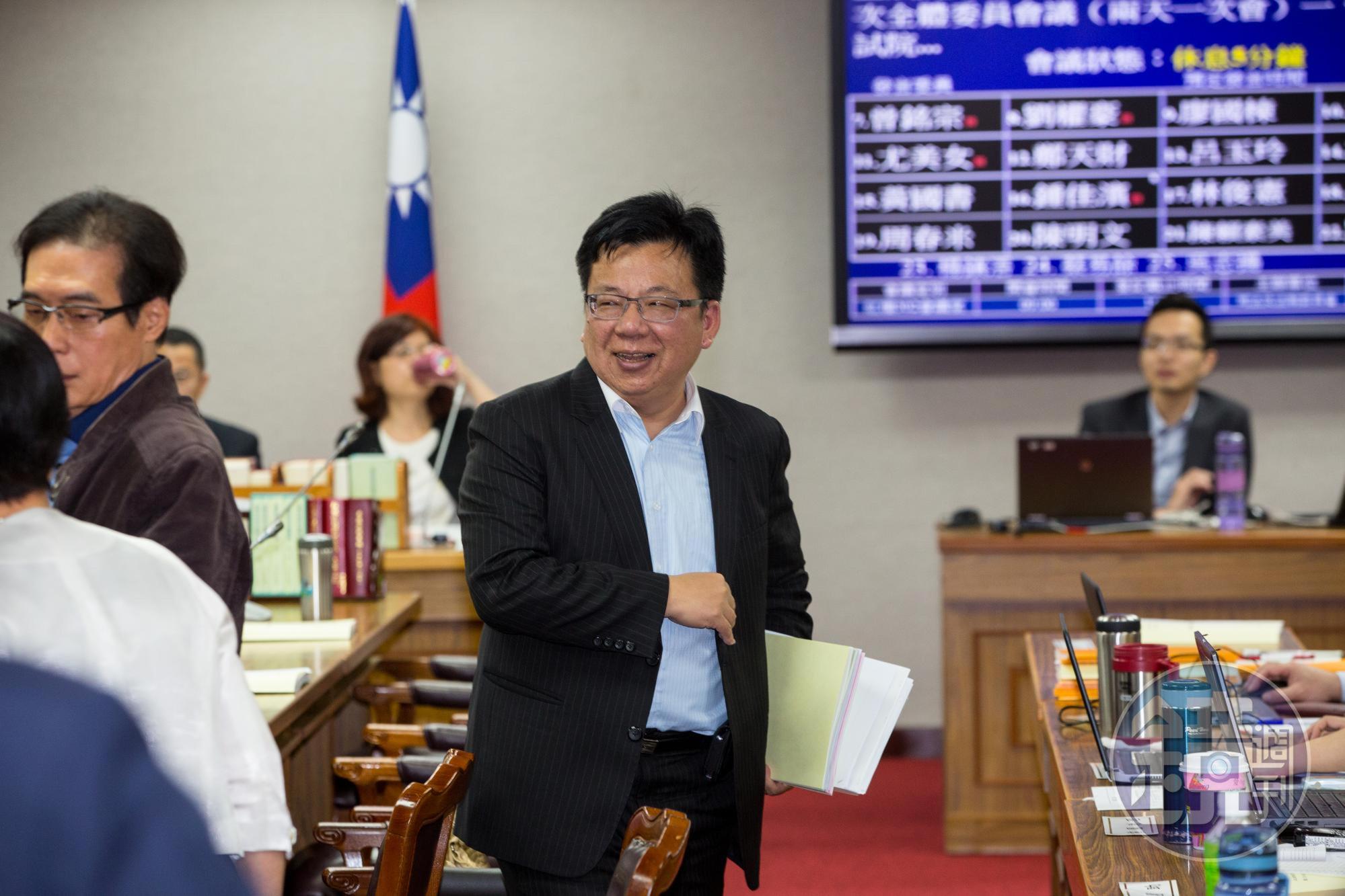 民進黨嘉義市立委初選李俊俋爆冷出局。