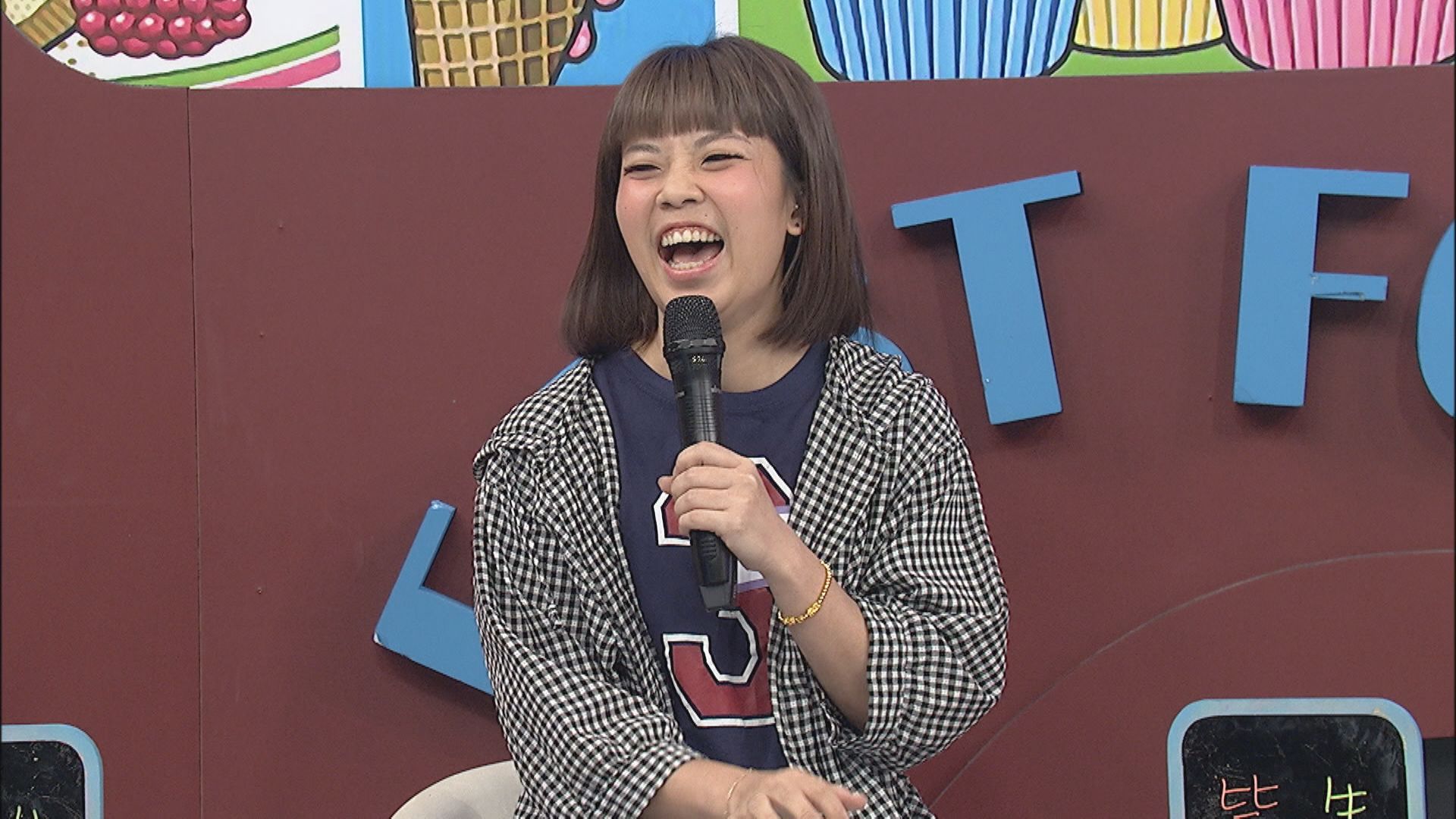 黃鐙輝妻因害怕自然產漏尿後遺症，每日向腹中骨肉喊話「拜託妳胎位不正」。（中天提供）