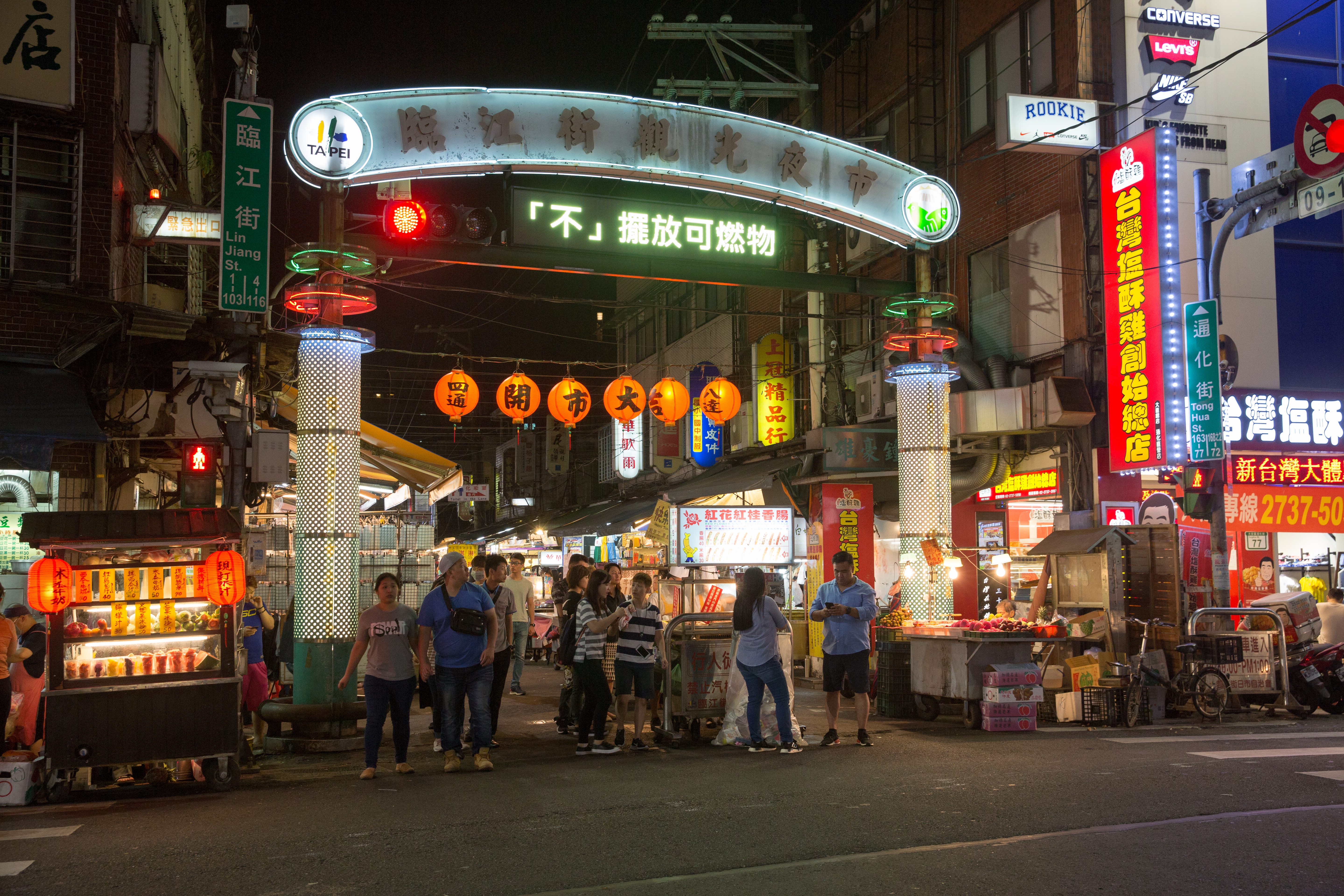 馮韋元指出台灣最出名的美食也是吸引他定居在這的原因，還可以逛夜市。