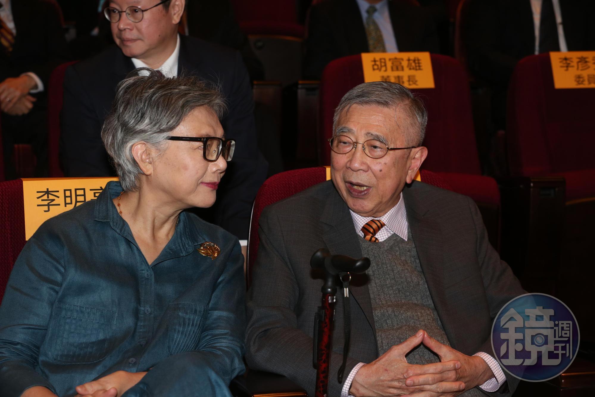 前衛生署長、總統府資政李明亮（右），與中研院士廖運範等人聯名發起連署，呼籲民進黨1＋1大於2，儘快促成「蔡賴配」。