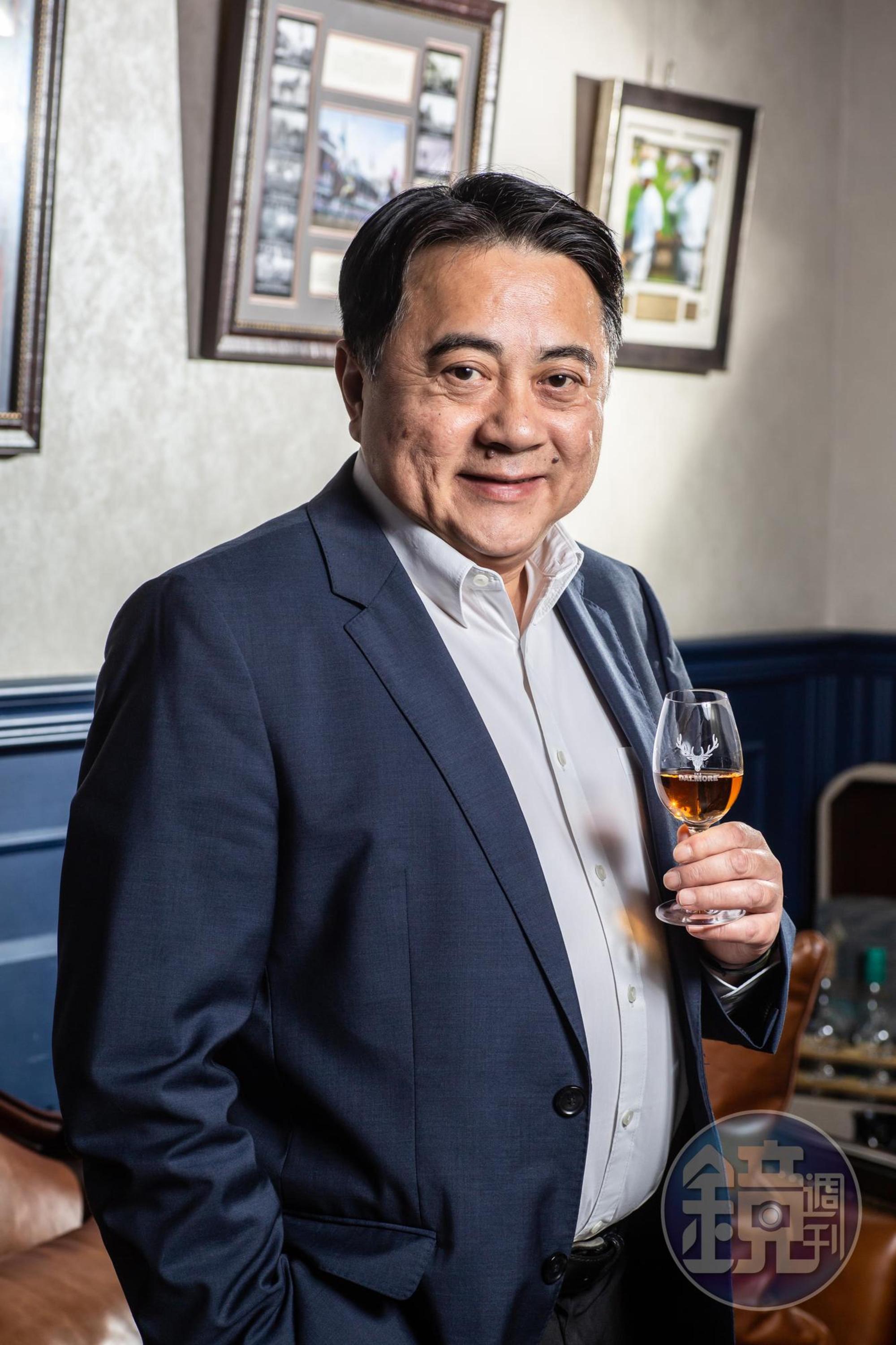 尚格酒業董事長奚大寧鍾愛高年分威士忌的厚實與沉穩。