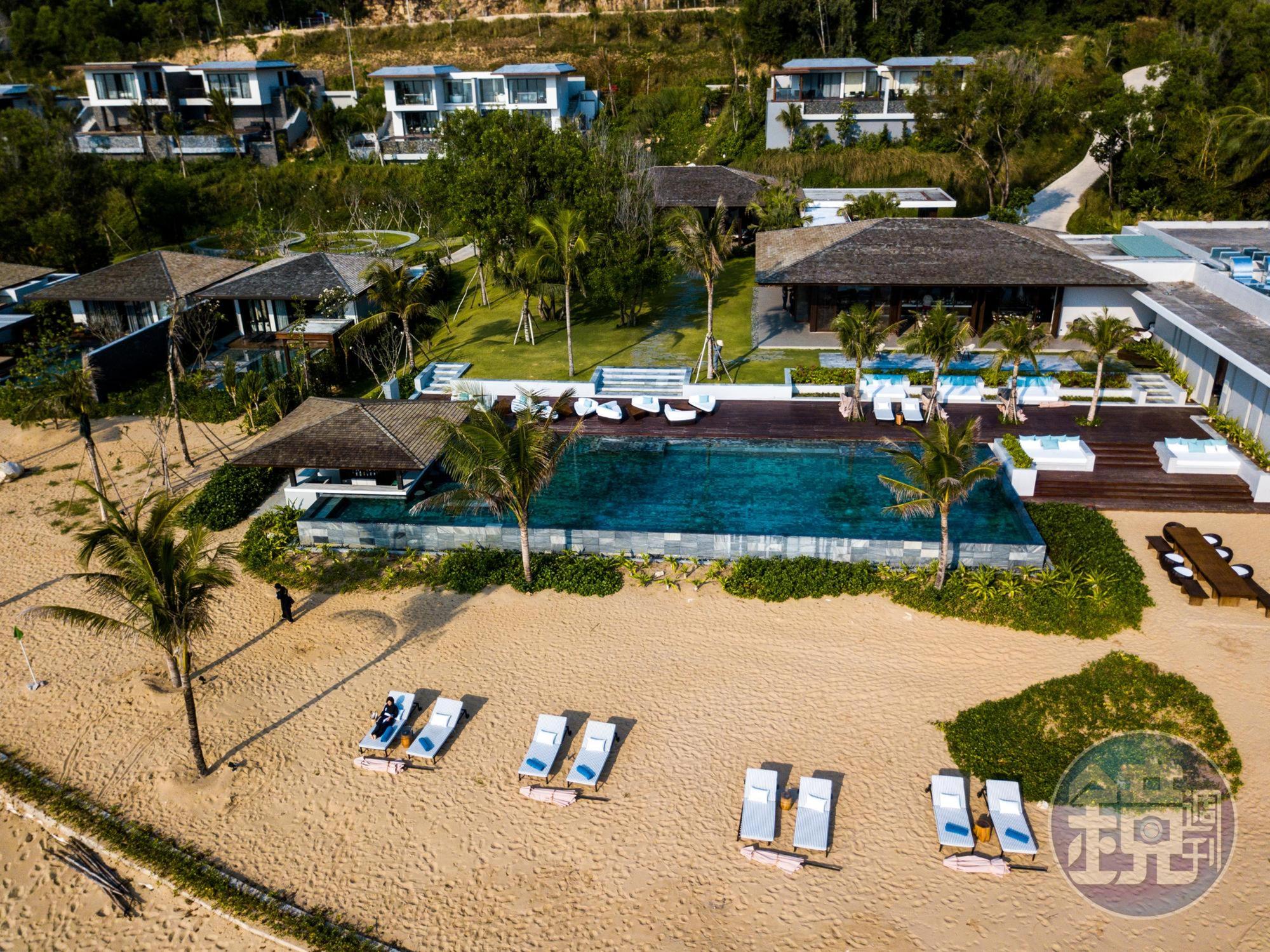 「Anantara Quy Nhon Villas歸仁安納塔拉別墅度假酒店」擁有私人沙灘，隱密度高，最適合喜歡安靜度假的旅人。