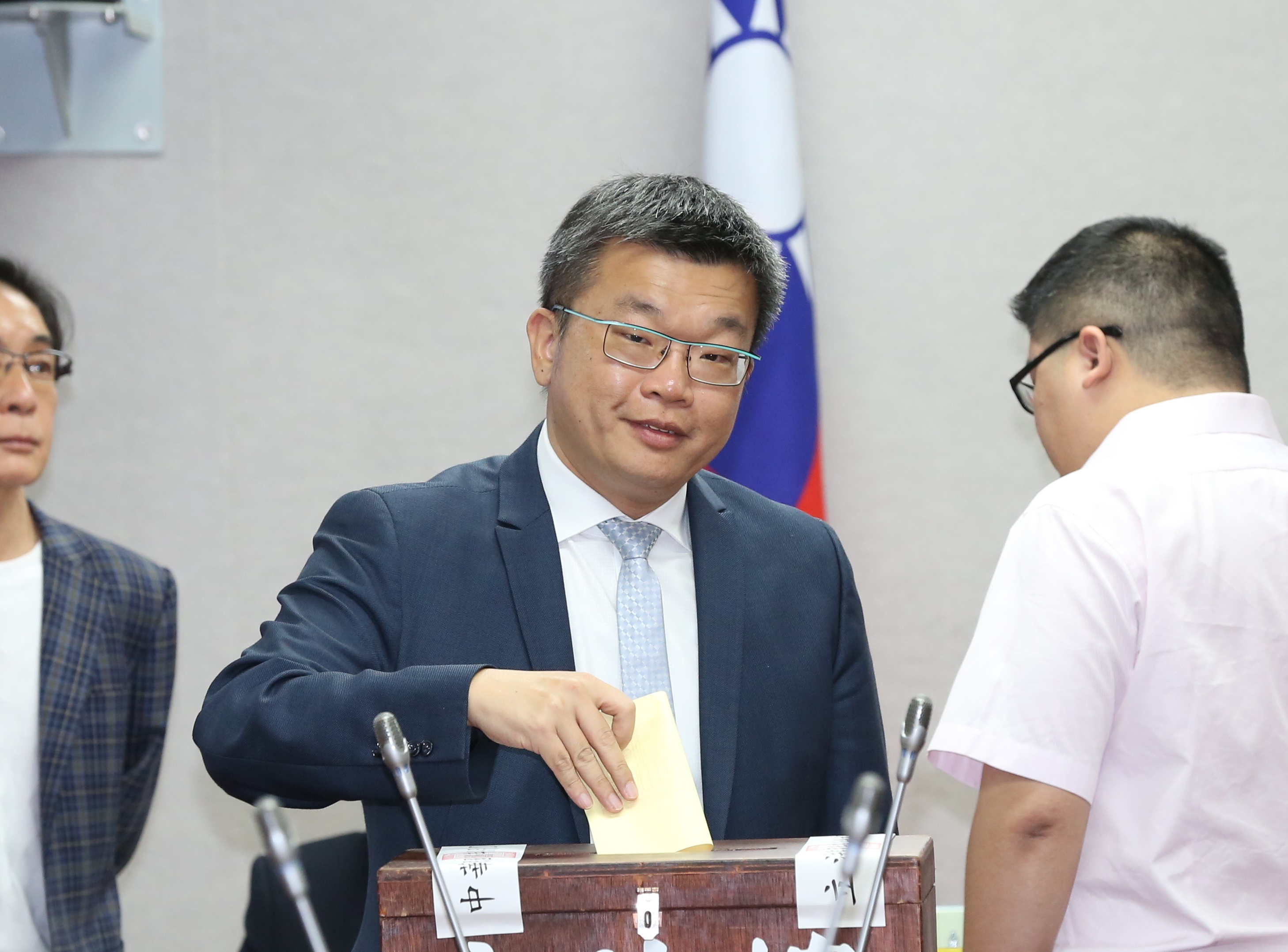 現任立法院副院長蔡其昌於民進黨台中市第1選區立委初選民調獲過半支持率。