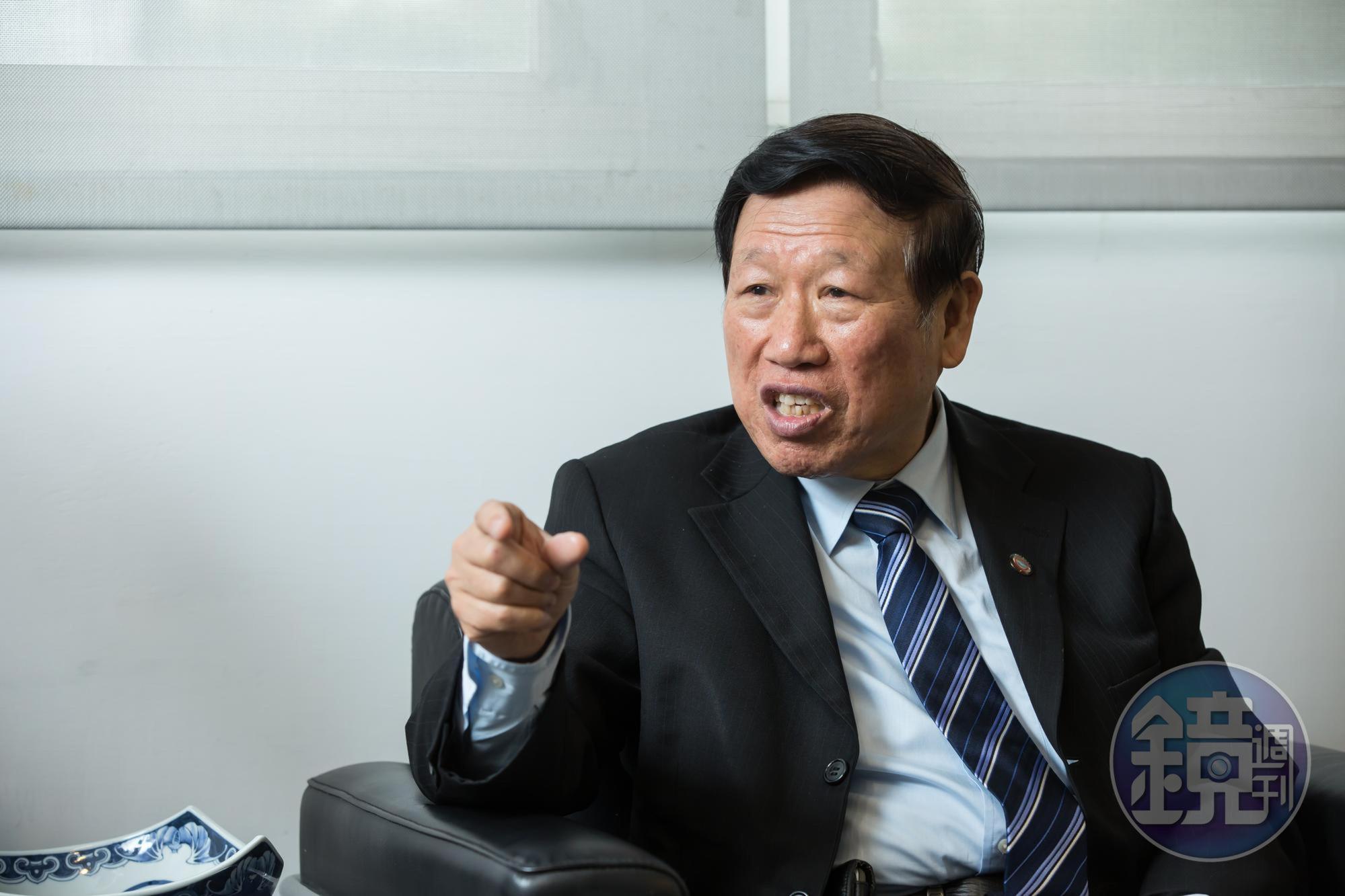 因祖父、父親都在市場賣菜,羅忠祐笑說,比起(高雄市長)韓國瑜,他算是真正的賣菜郎。
