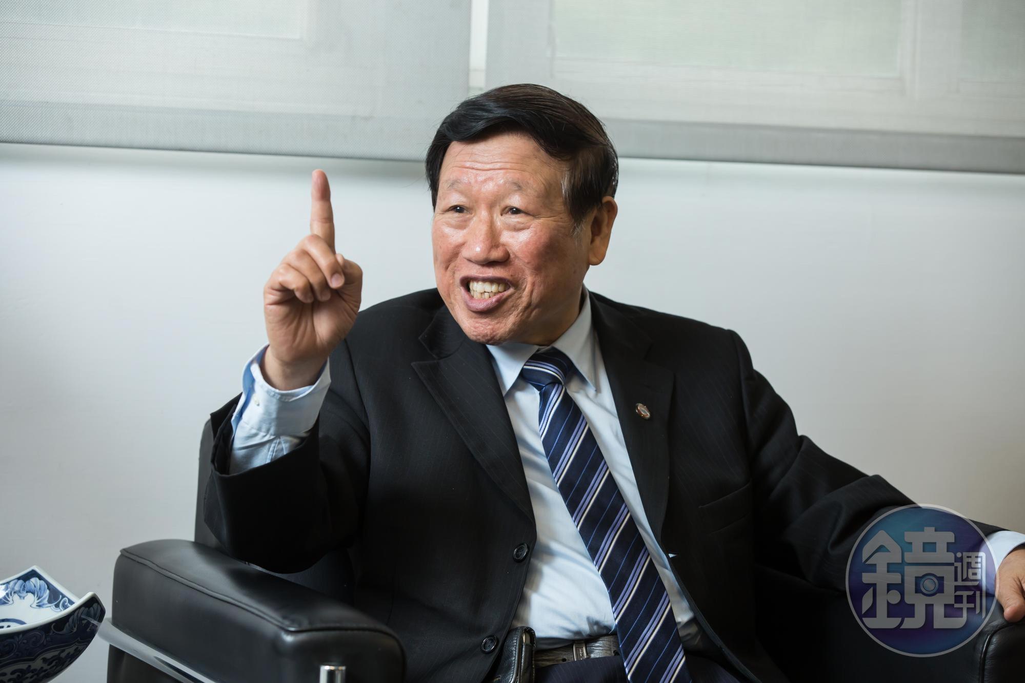 儘管年過70了,但羅忠祐的記憶力仍相當驚人,說起老朋友、老同學的名字,背得一字不差。