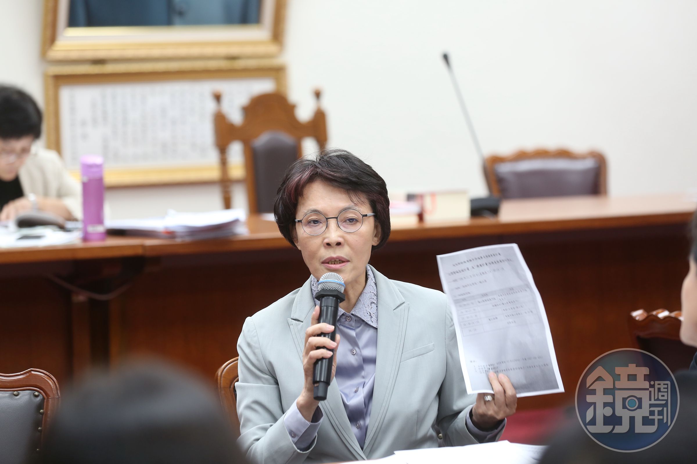 國民黨立委黃昭順等16人提案要求修法，被外界質疑讓台灣成為「中國人的長照天堂」。