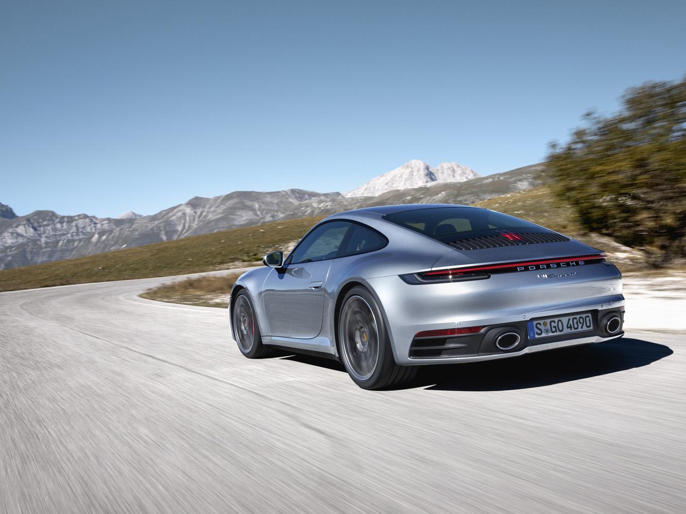 相較於前一世代，911 Coupé 擁有更優異的扭轉剛性及抗彎能力。