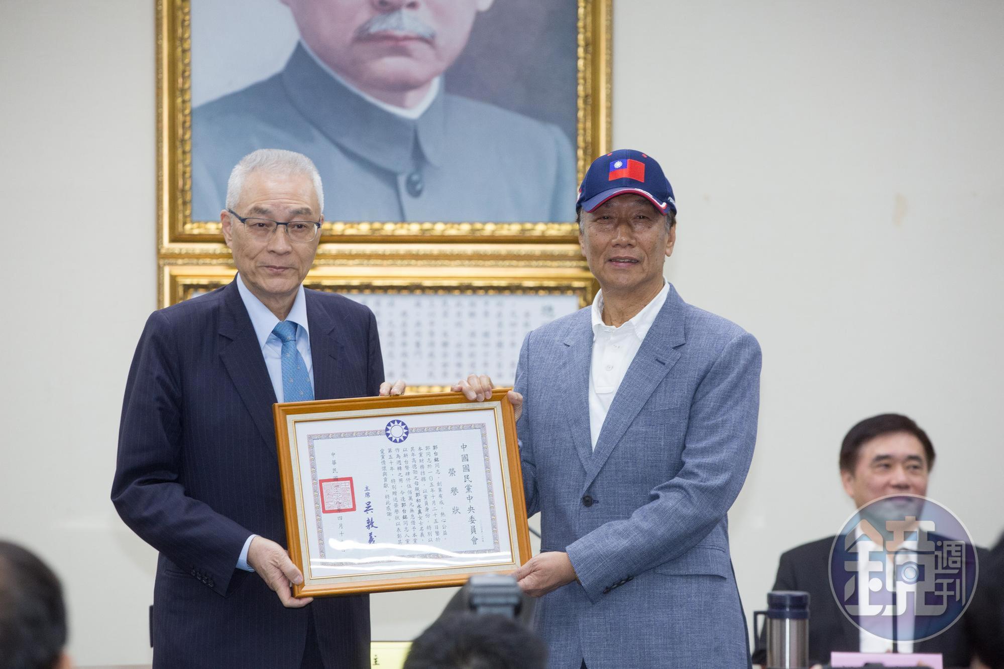 國民黨多名大咖有意角逐2020總統大選,黨主席吳敦義與國民黨經營推特,卻遭網友酸翻。(圖為本刊資料照)