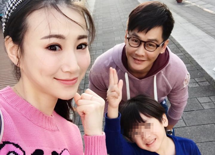 李新自稱是「外貿協會會長」，大二時第一眼看到沈世朋就一見鍾情。（翻攝自李新臉書）