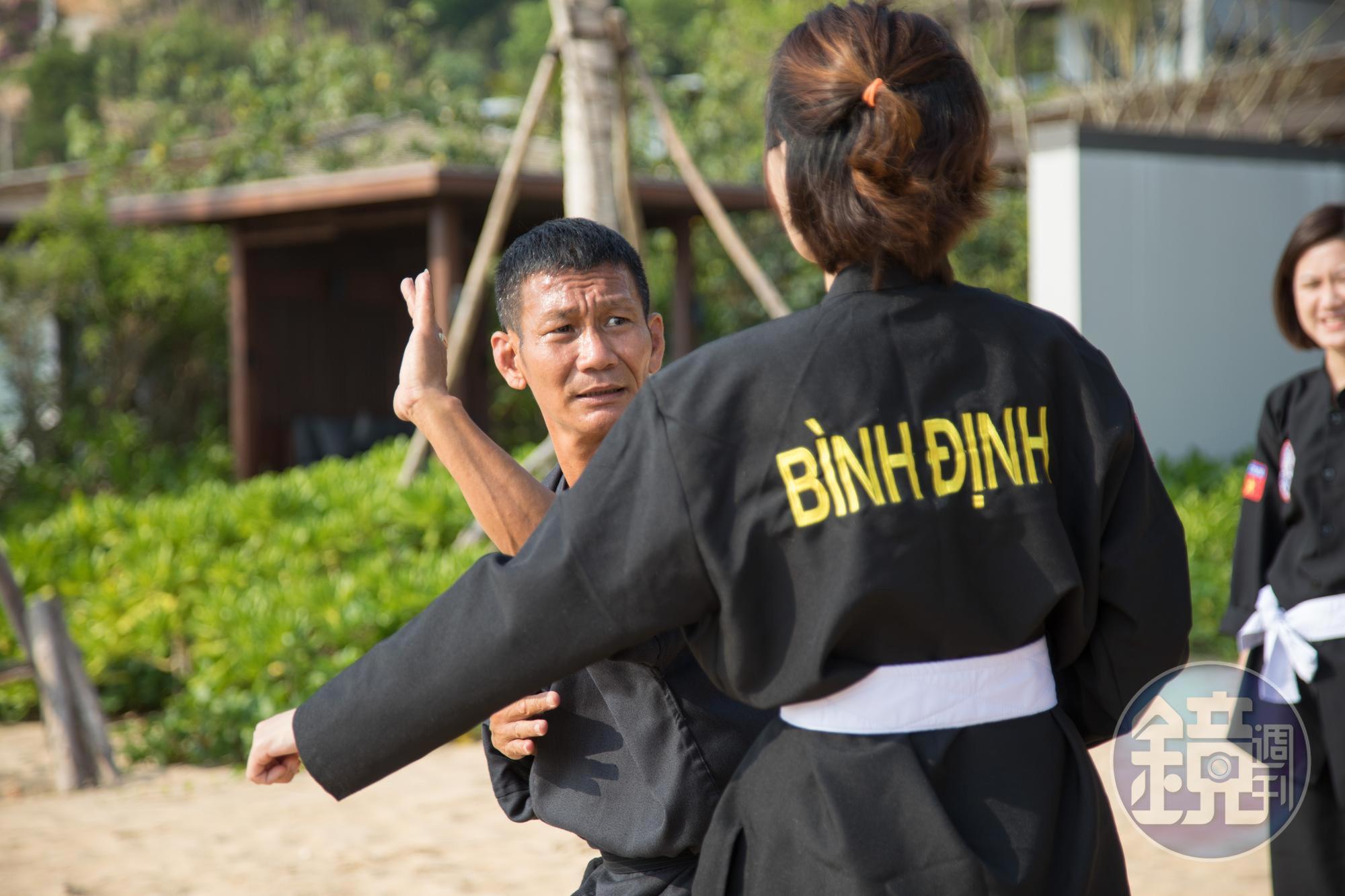 很多度假村會安排瑜珈活動讓遊客體驗，越南歸仁的安納塔拉則安排了獨家的「越武道」讓女孩們學幾招防身術，非常特別而且實用。