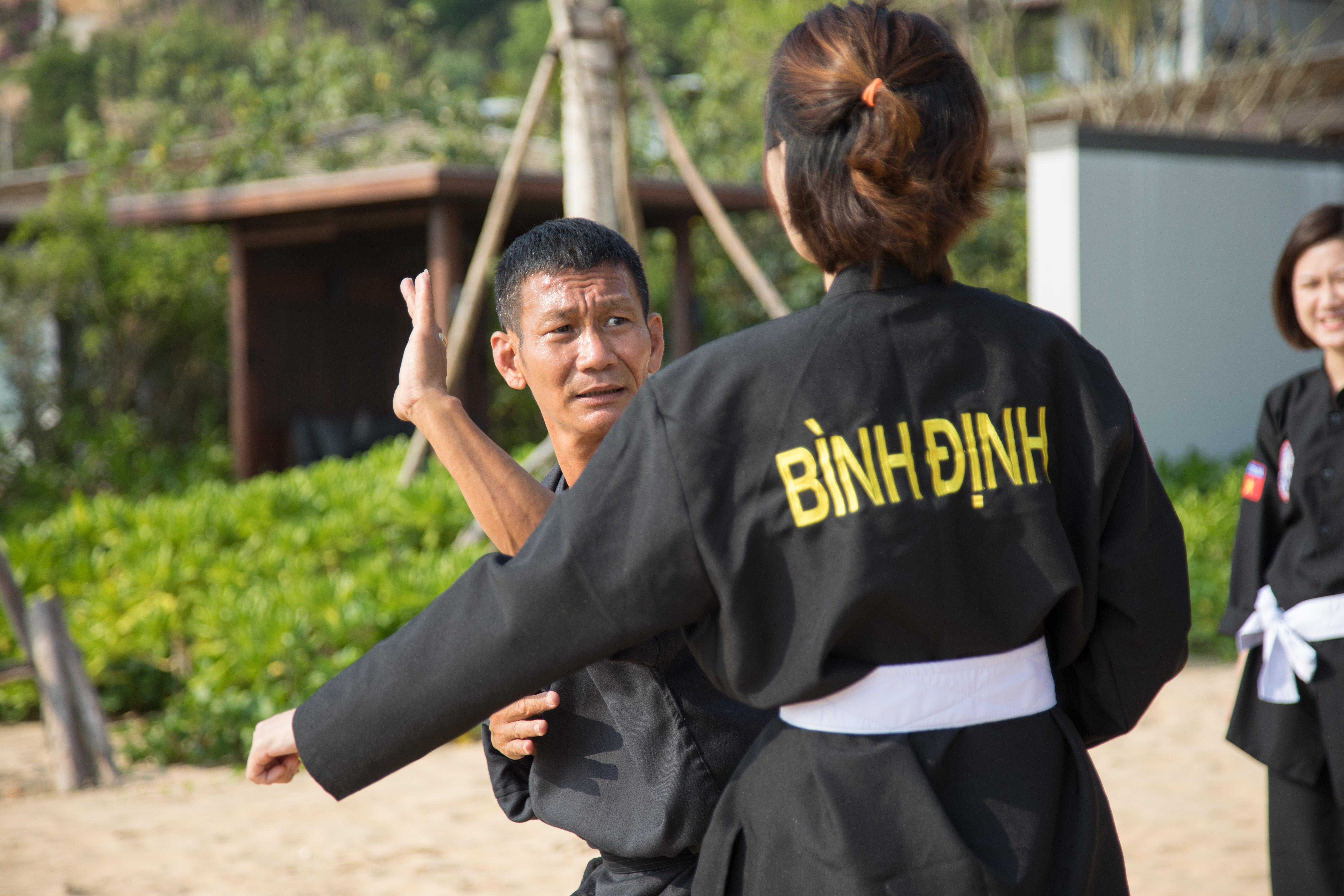 很多度假村會安排瑜珈活動讓遊客體驗，越南歸仁的安納塔拉則安排了獨家的「越武道」讓女孩們學幾招防身術，非常特別而且實用。