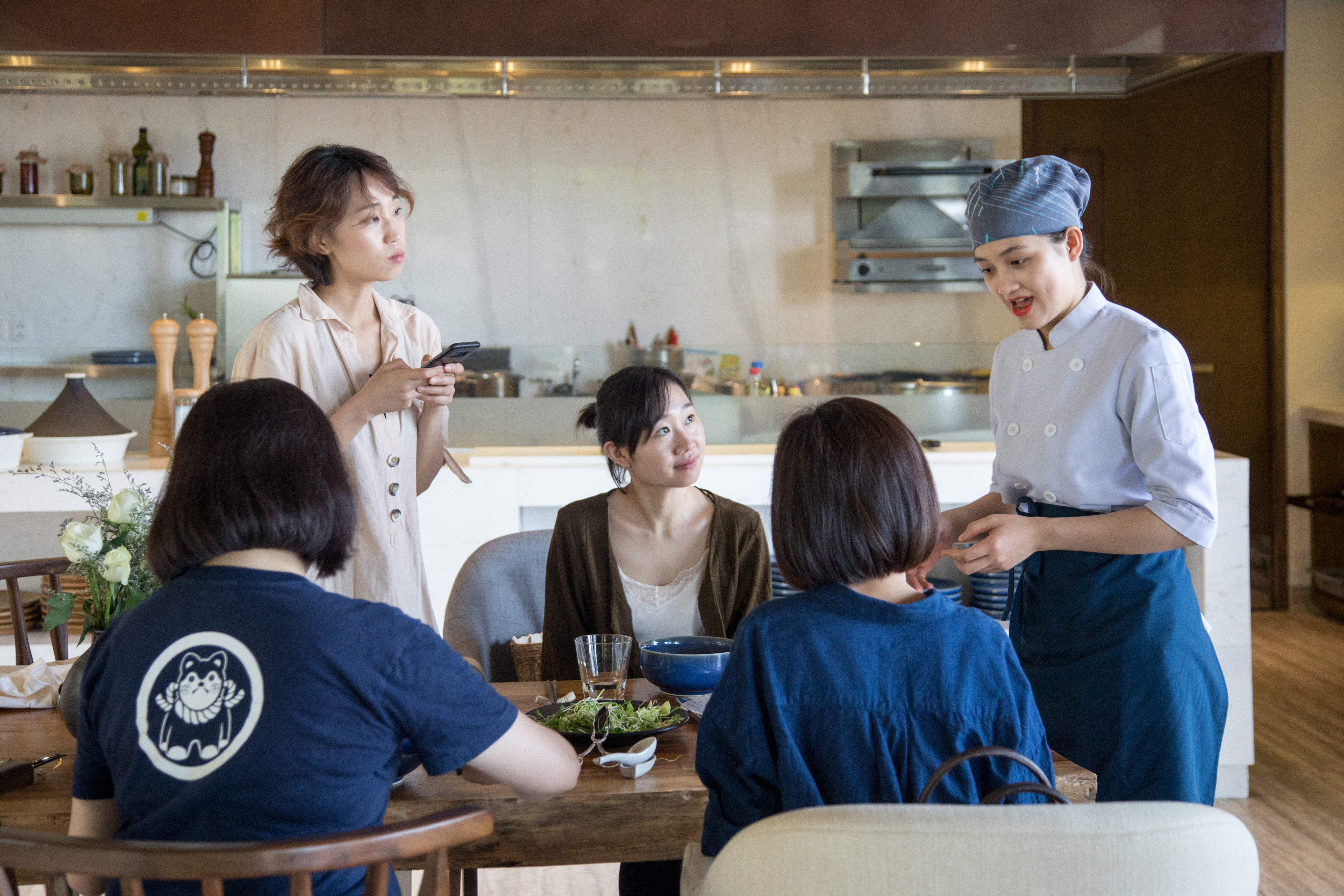 Chef Ni認真講解每一道菜的作法，大家也認真做筆記。