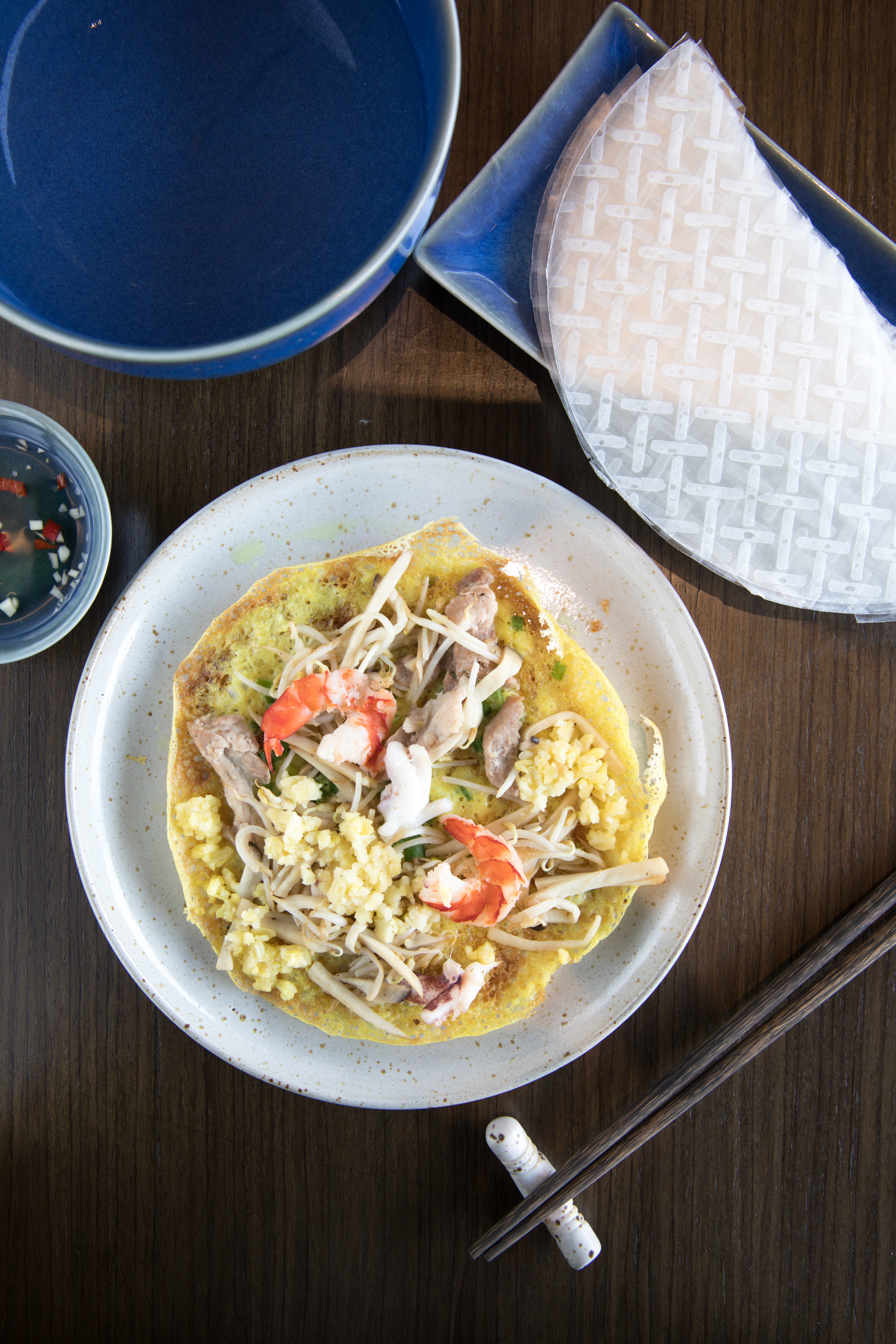 Chef Ni傳授當地口味的越式煎餅「Banh Xeo」，特色是多加了綠豆仁。