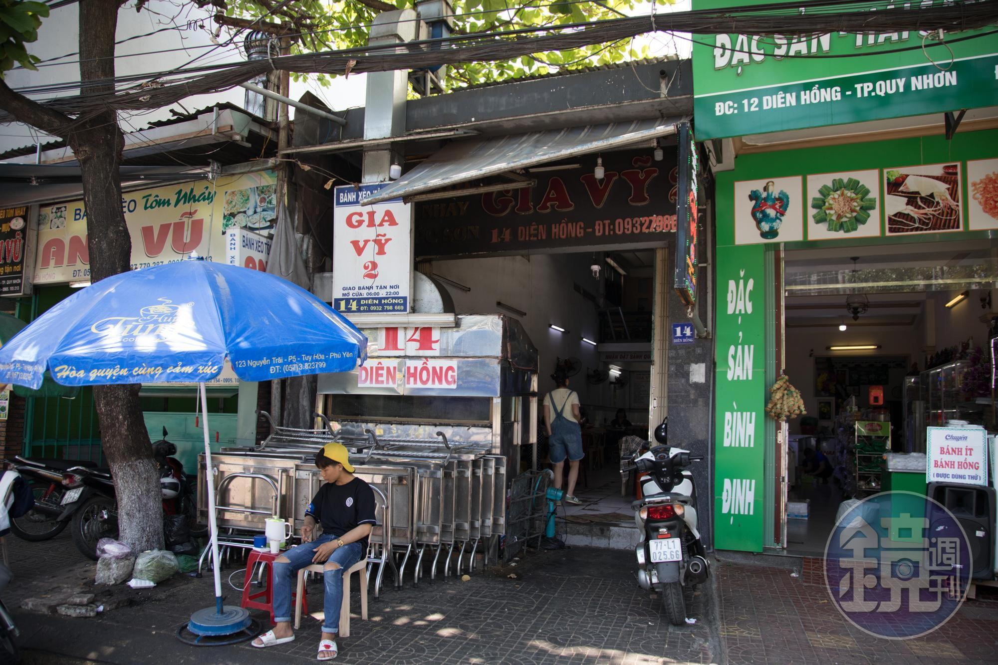 煎餅店的門面很不起眼。