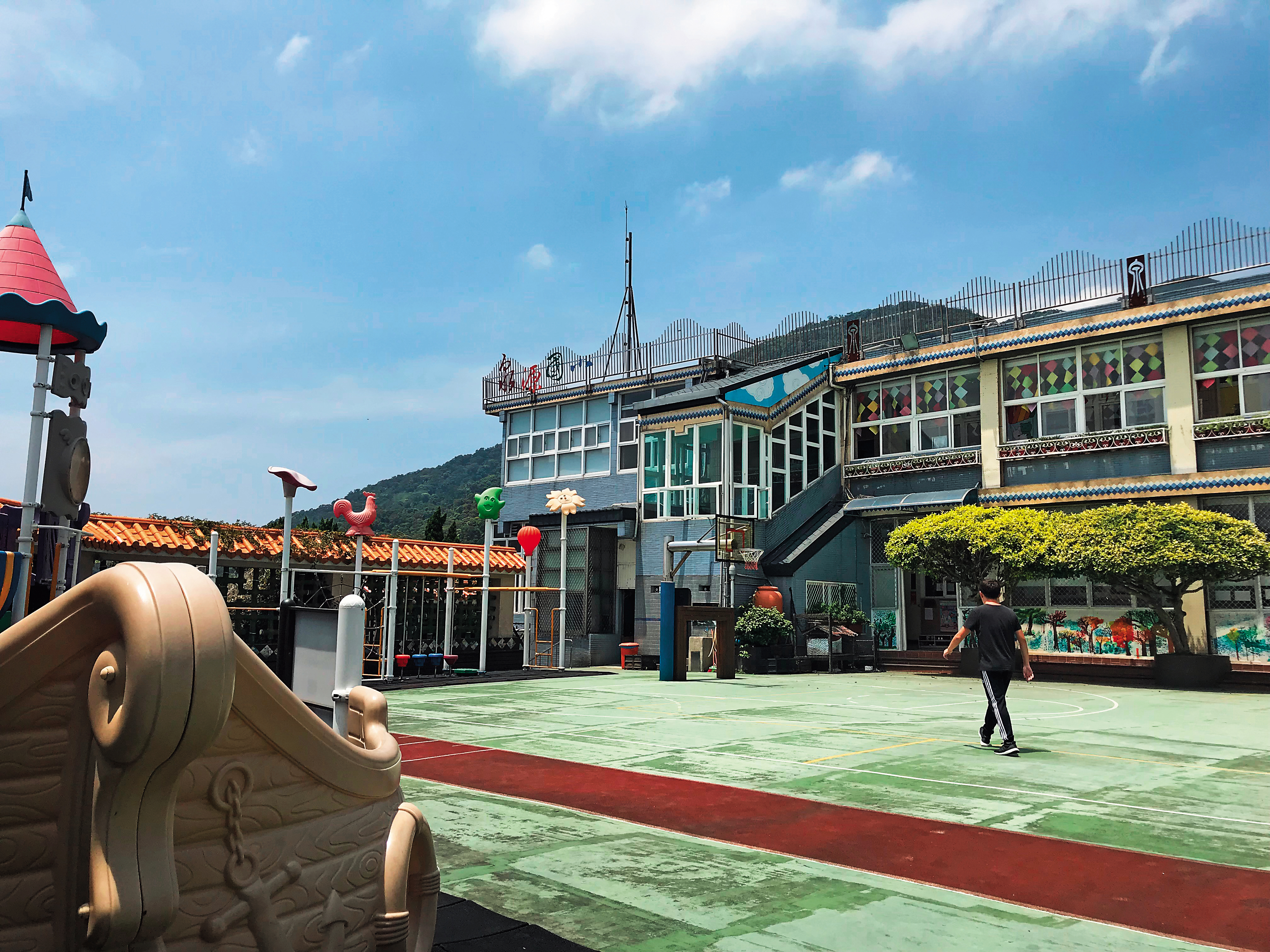 泉源國小是台北市教育局特撥經費的實驗小學，卻爆發不當體罰與霸凌事件。