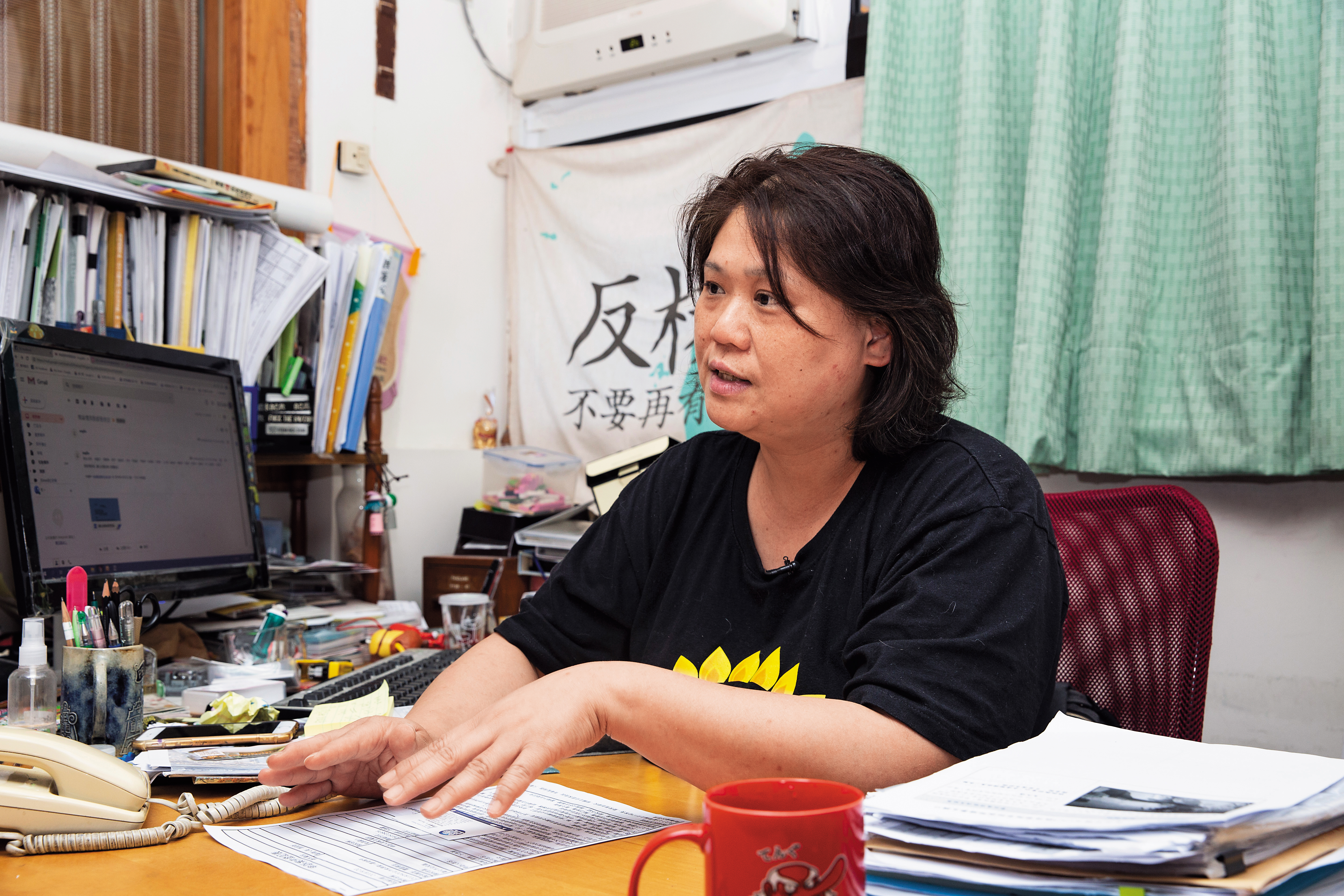 人本基金會執行長馮喬蘭指出，校方可能想還原霸凌真相，卻弄巧成拙，造成孩子更大的傷害。