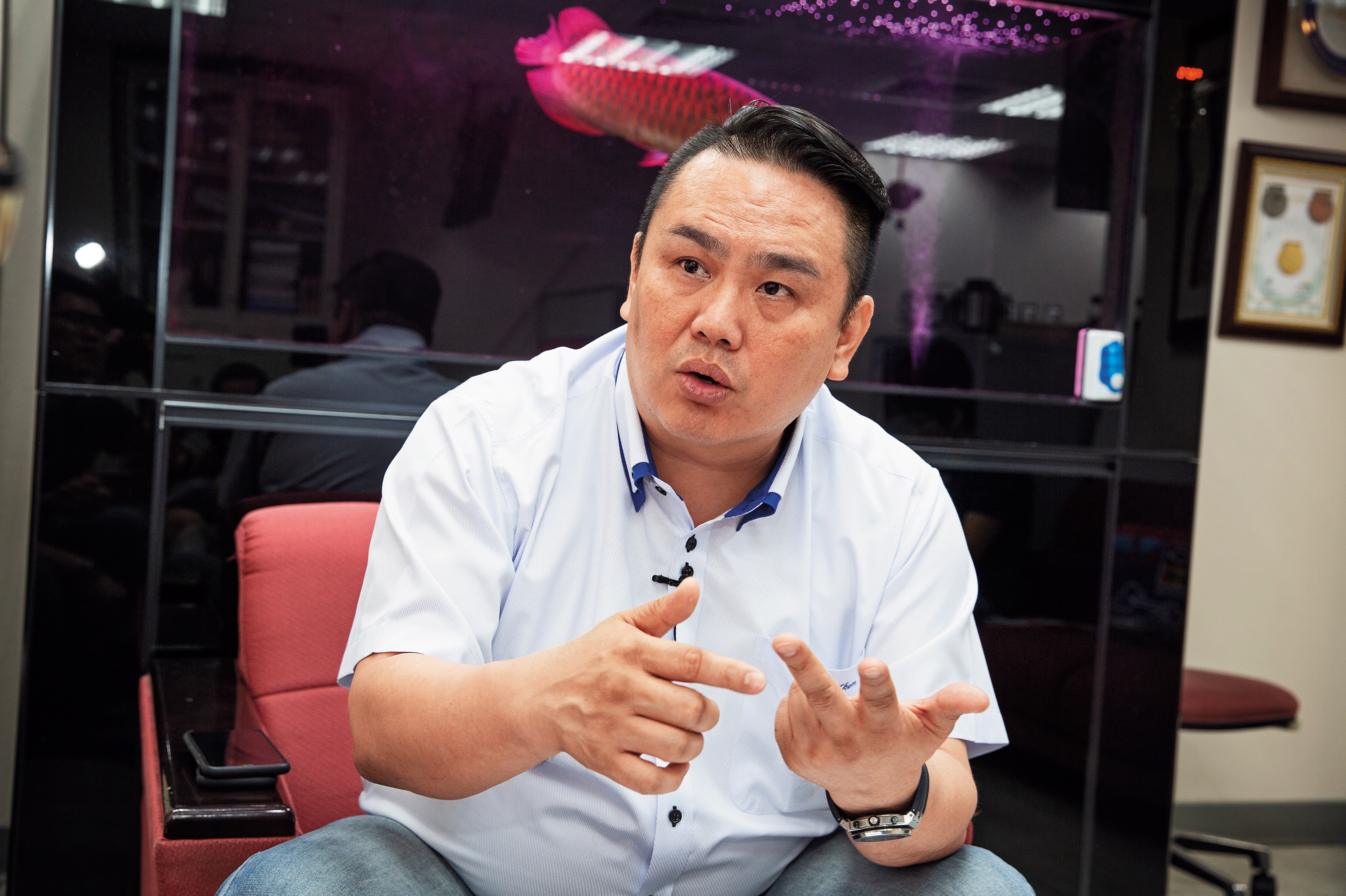 議員陳重文表示校方和教育局處置不當，霸凌調查有瑕疵，教育局需檢討。