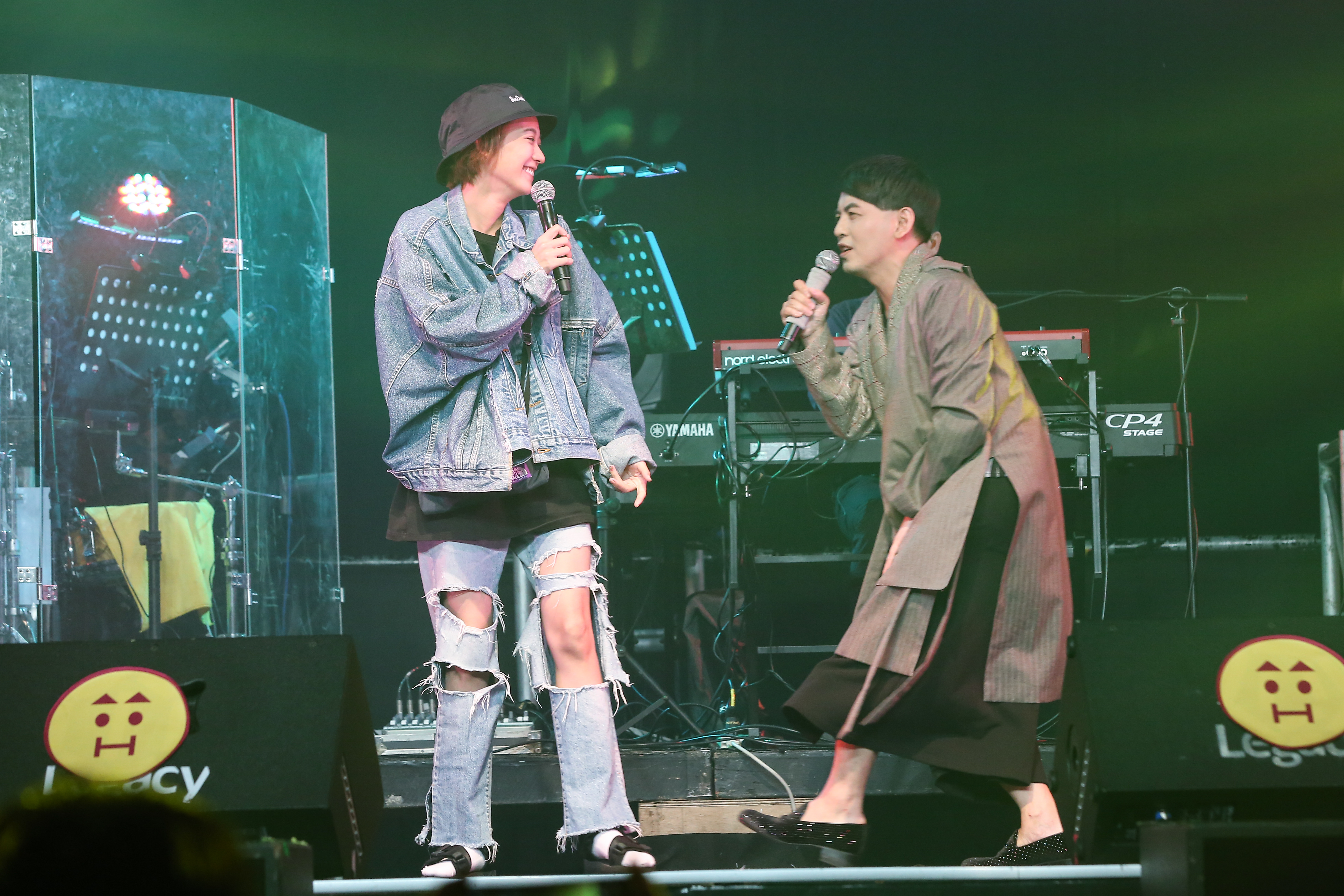 陳大天與黃子佼合唱〈幸福離島〉、還無預警地拉孟耿如上台。