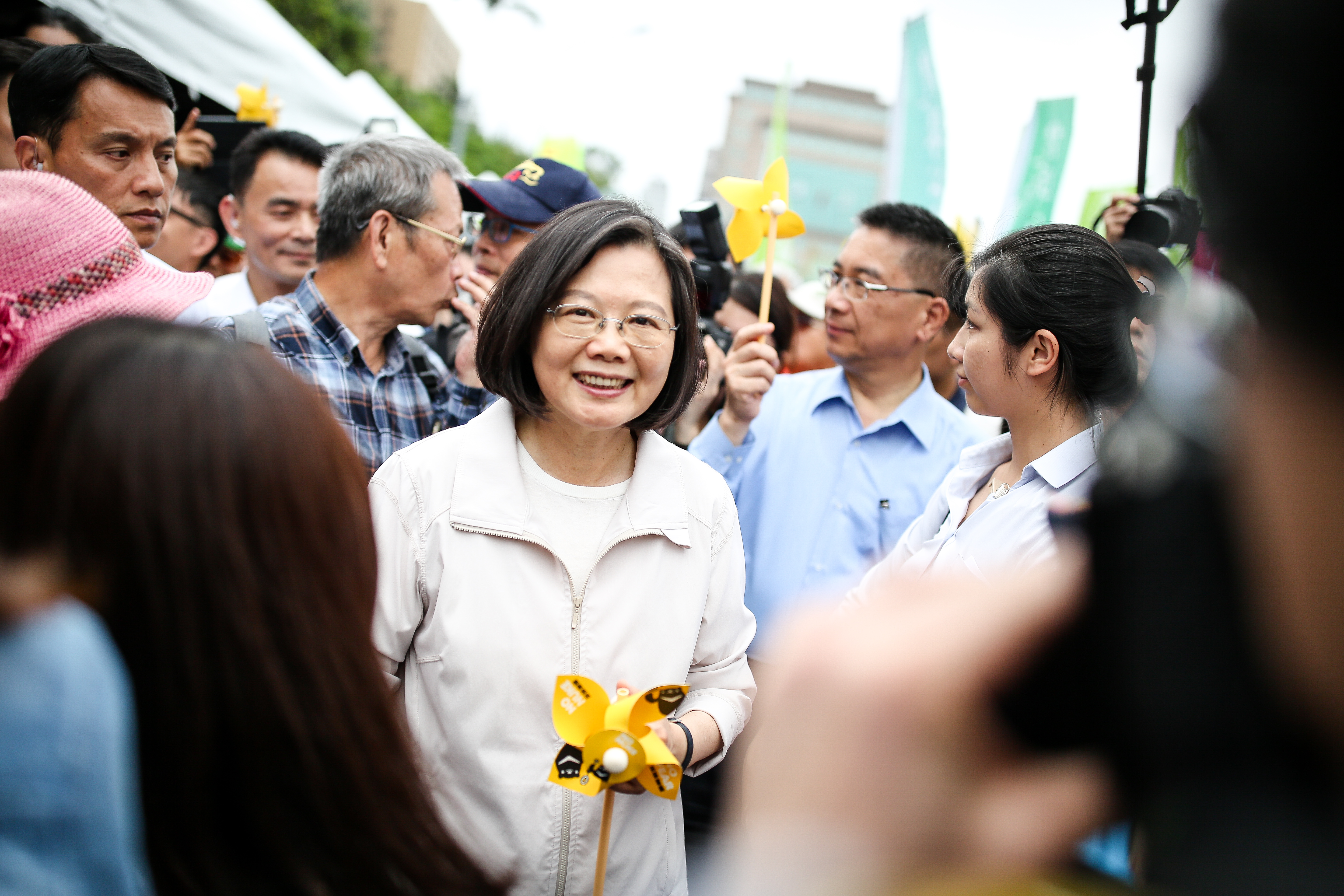 蔡英文參與的是社團大隊，與賴清德參與的民進黨大隊相隔甚遠。